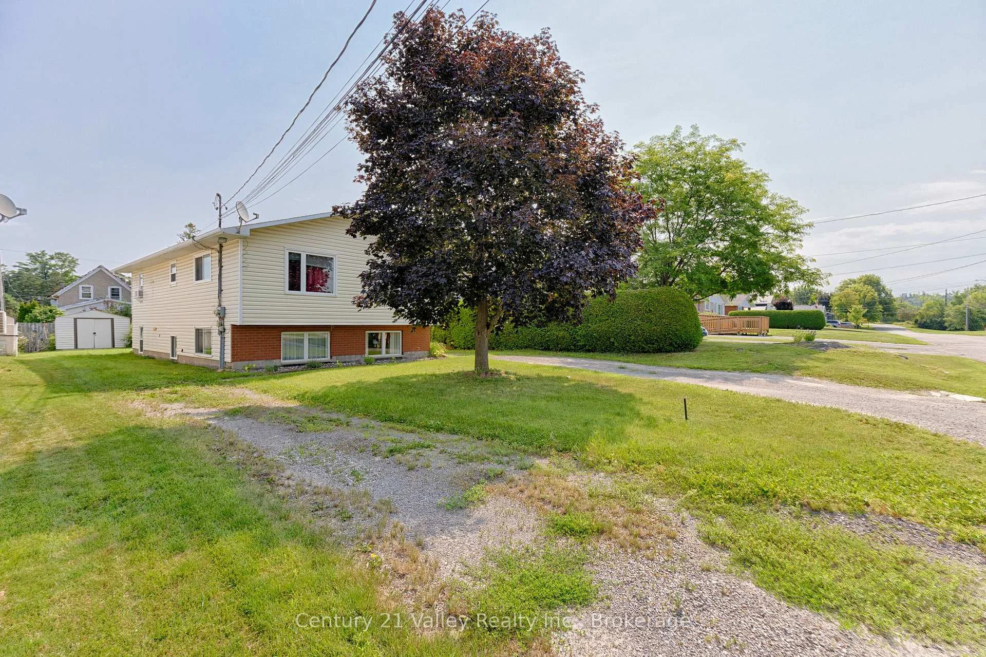 Photo 31 of 689 Fourth Street, Renfrew, Renfrew — HOMEH
