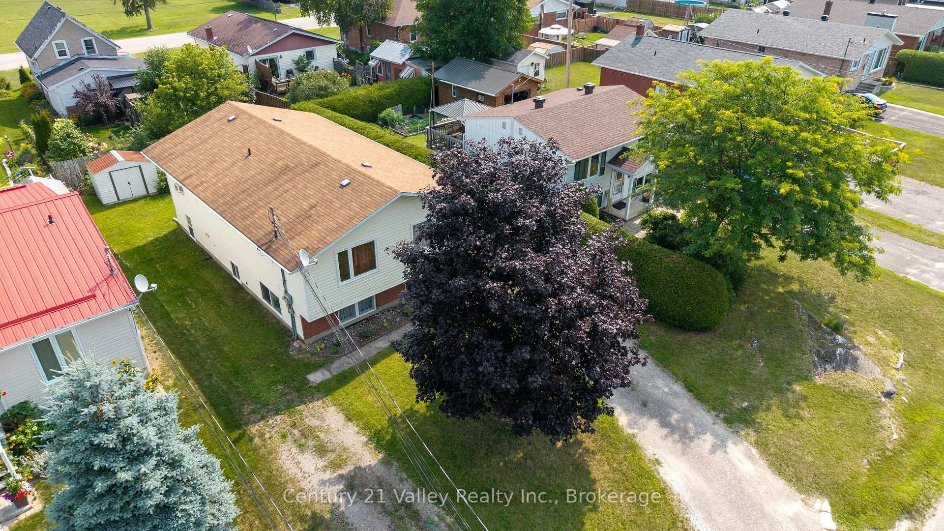 Photo 32 of 689 Fourth Street, Renfrew, Renfrew — HOMEH