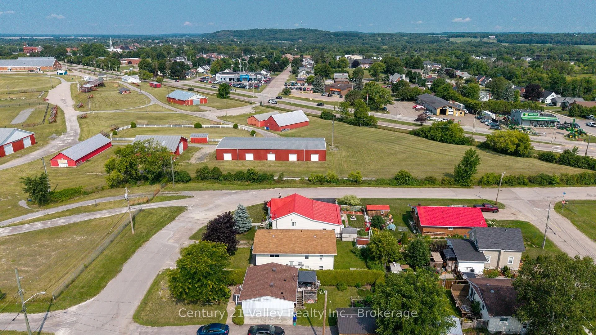 Photo 37 of 689 Fourth Street, Renfrew, Renfrew — HOMEH