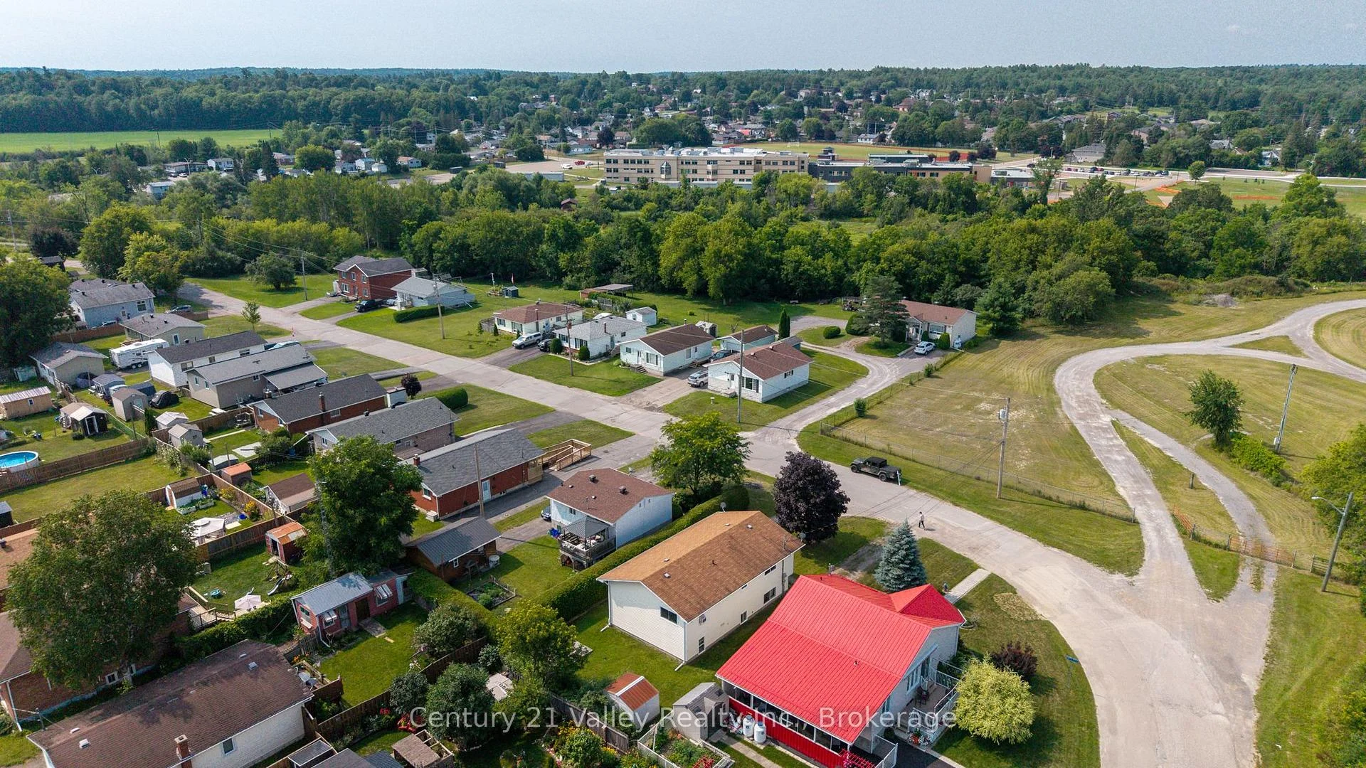 Photo 40 of 689 Fourth Street, Renfrew, Renfrew — HOMEH