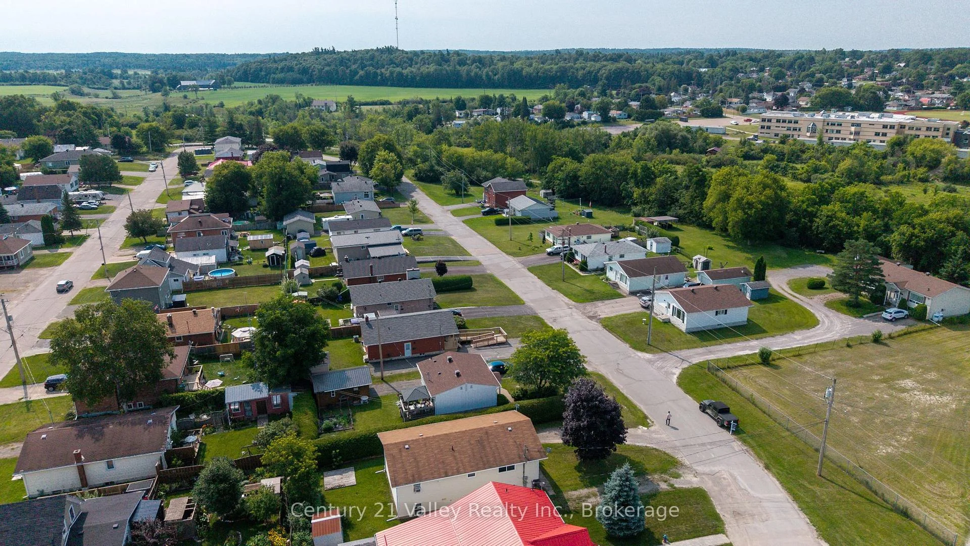 Photo 41 of 689 Fourth Street, Renfrew, Renfrew — HOMEH