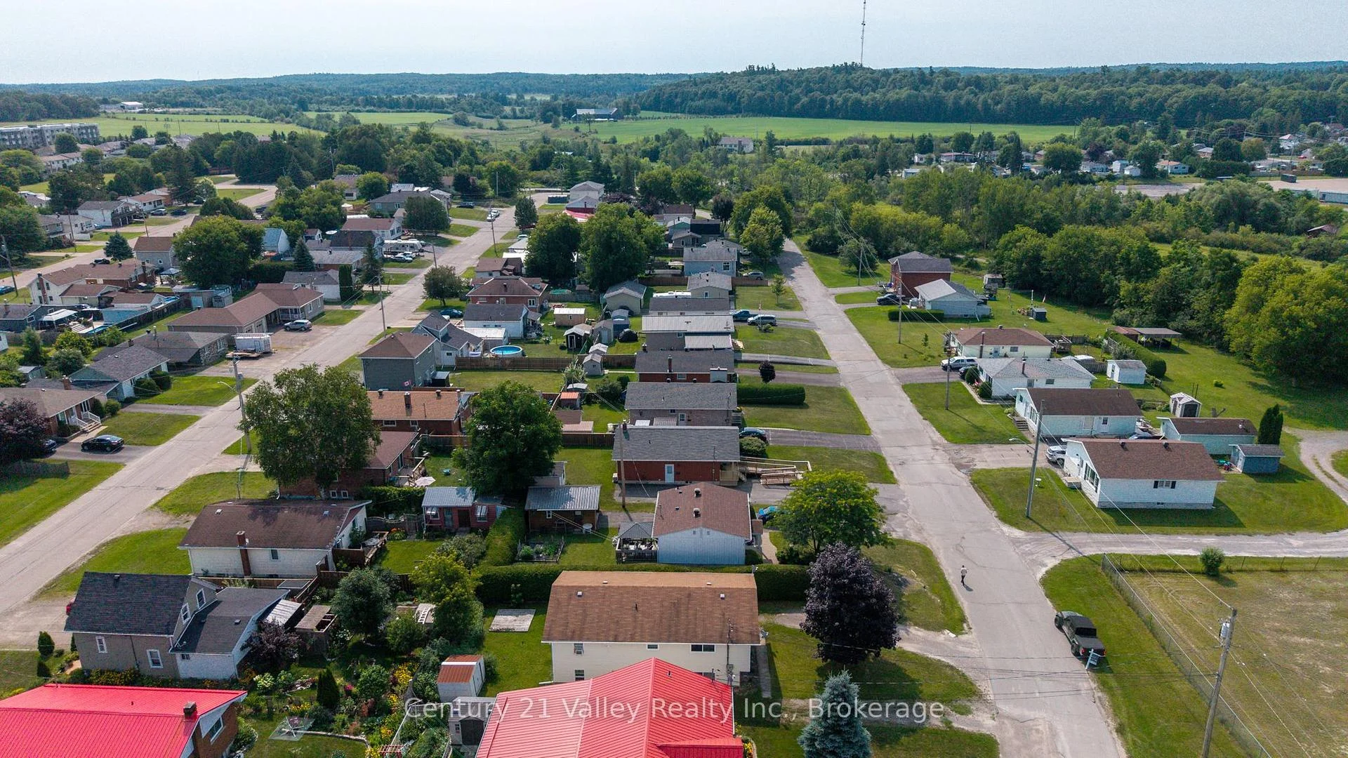 Photo 42 of 689 Fourth Street, Renfrew, Renfrew — HOMEH