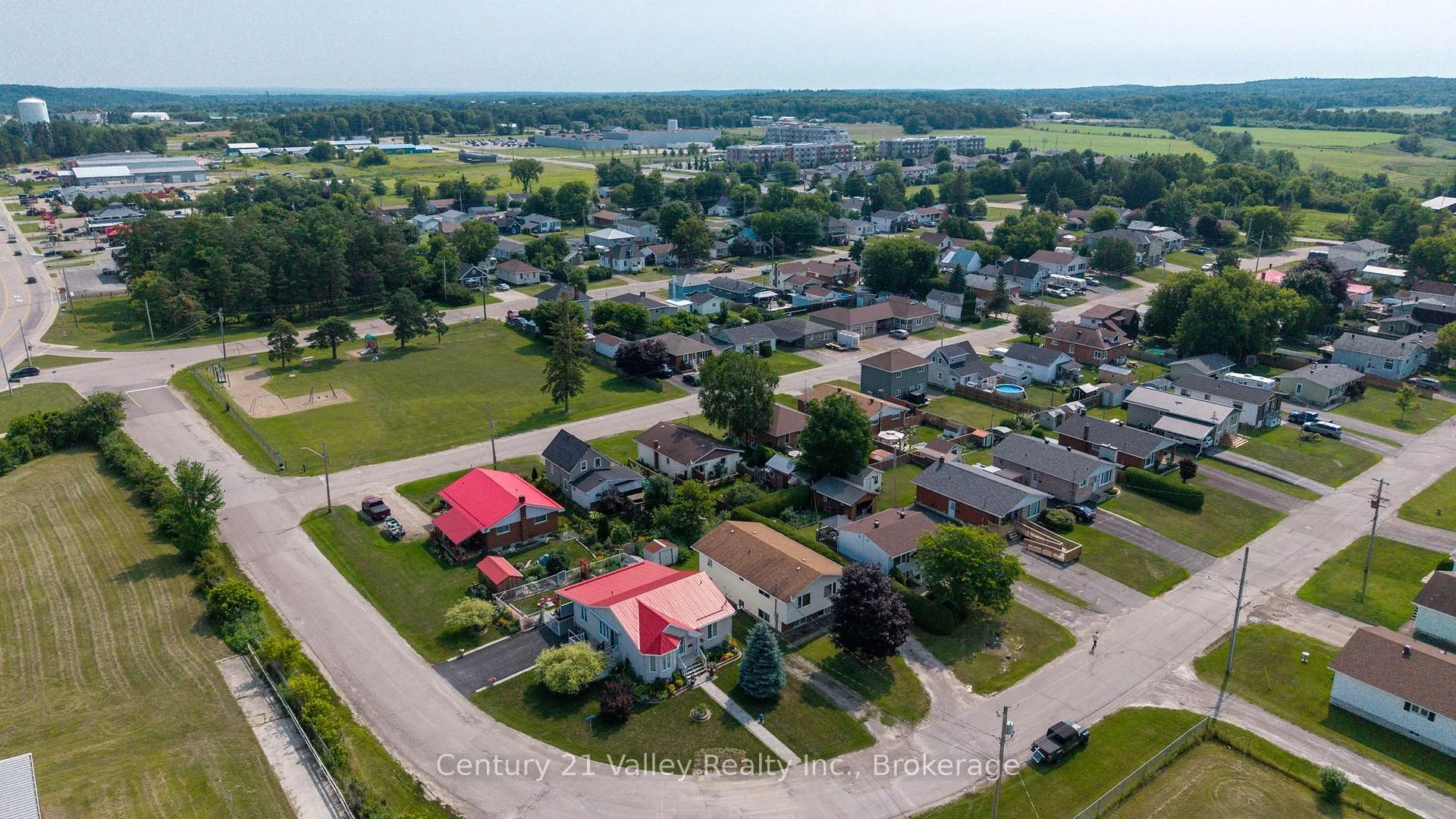 Photo 43 of 689 Fourth Street, Renfrew, Renfrew — HOMEH