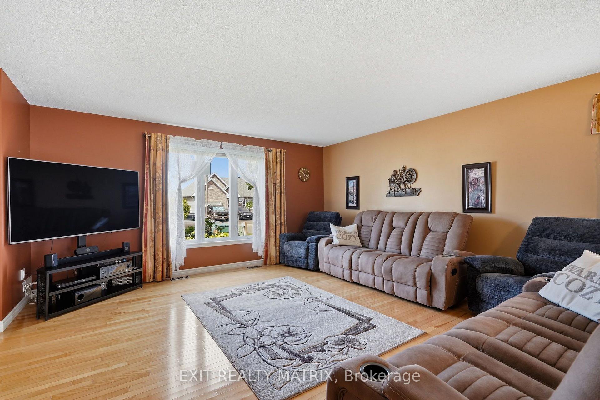 Photo 6 of 662 Des Erables Promenade, Casselman, Casselman — HOMEH
