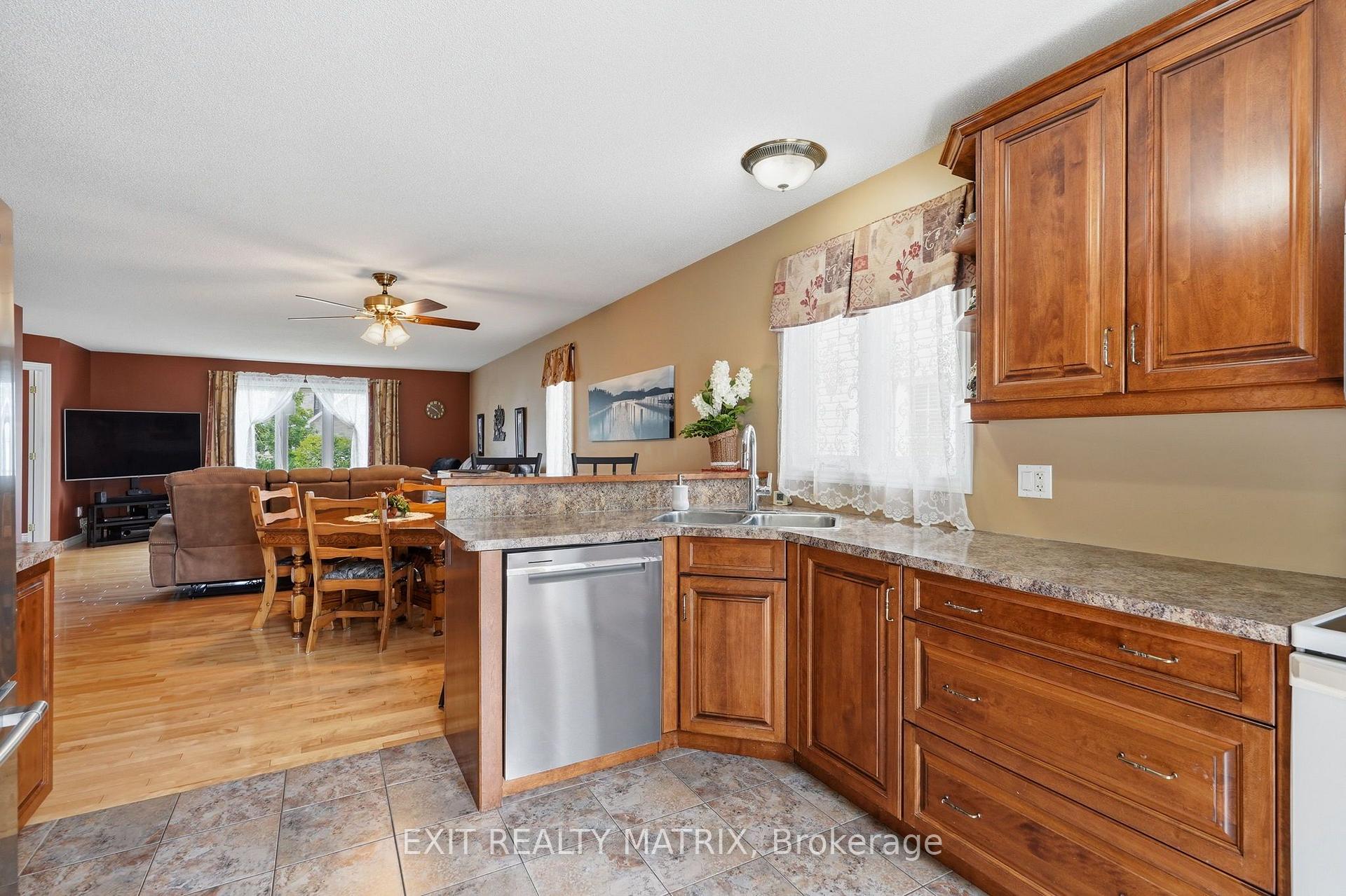 Photo 12 of 662 Des Erables Promenade, Casselman, Casselman — HOMEH