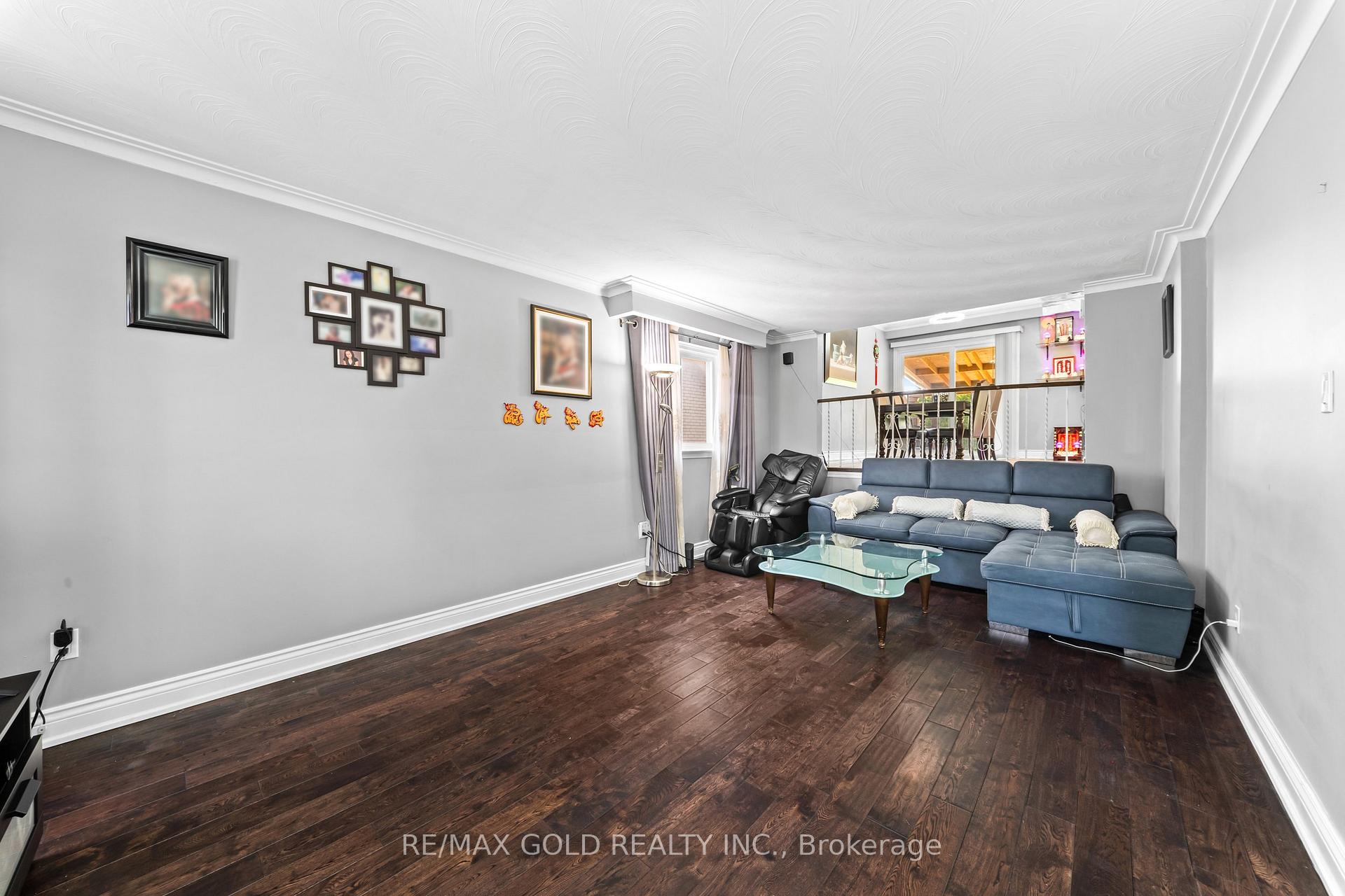 Photo 3 of 4 Collingdale Road, Etobicoke, Mount Olive-Silverstone-Jamestown — HOMEH