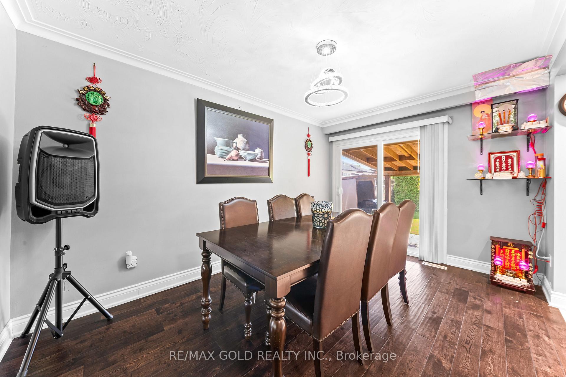 Photo 6 of 4 Collingdale Road, Etobicoke, Mount Olive-Silverstone-Jamestown — HOMEH