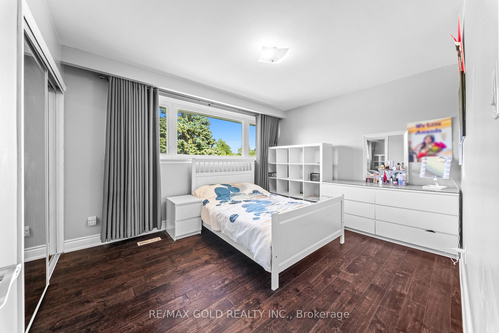 Photo 15 of 4 Collingdale Road, Etobicoke, Mount Olive-Silverstone-Jamestown — HOMEH