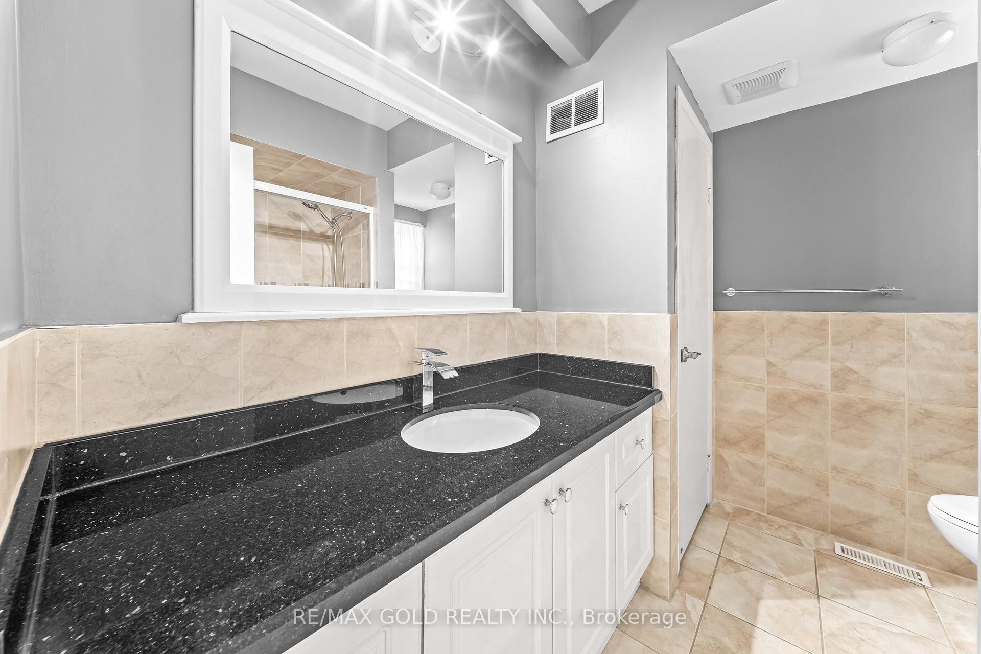 Photo 16 of 4 Collingdale Road, Etobicoke, Mount Olive-Silverstone-Jamestown — HOMEH