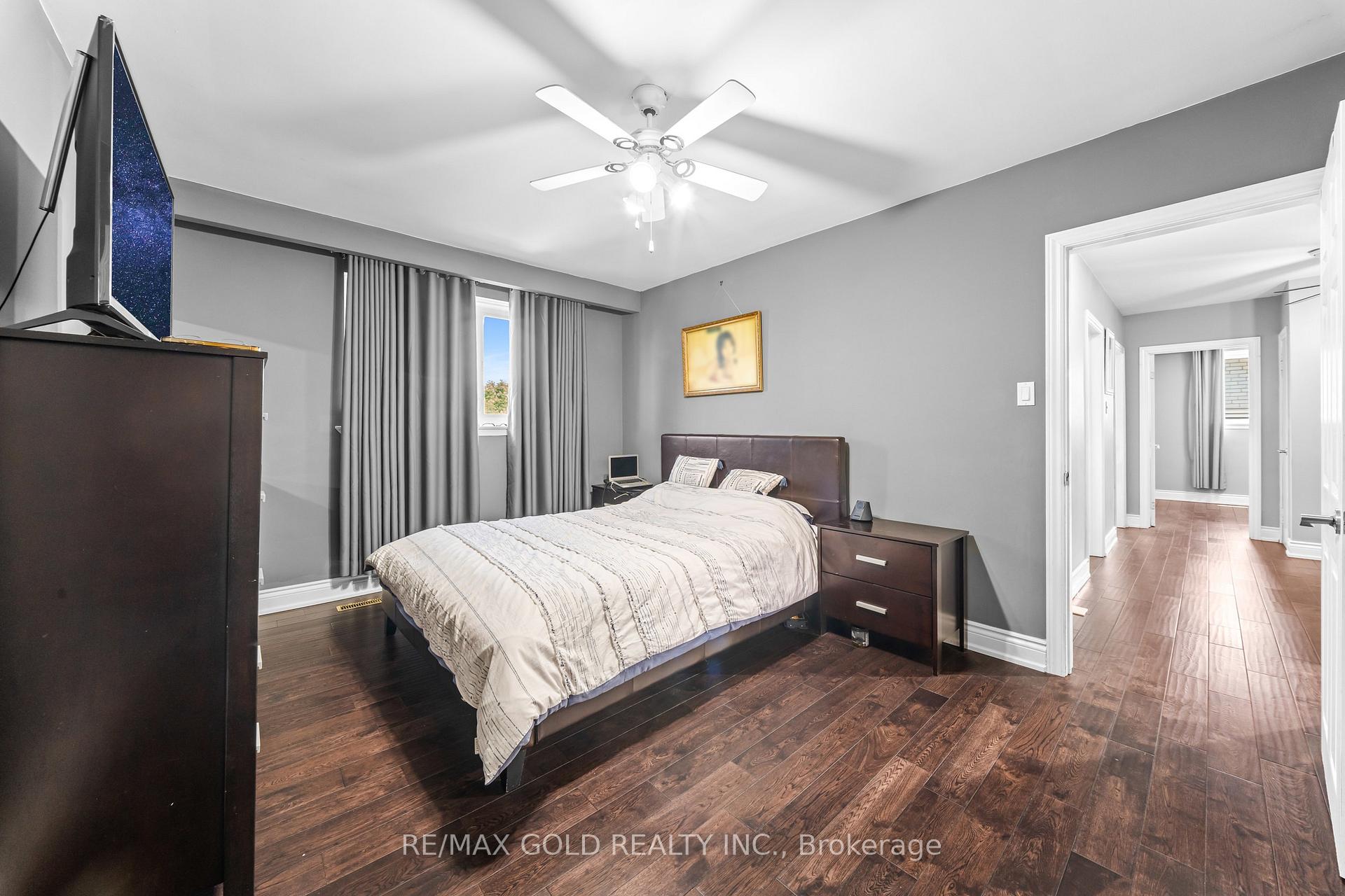Photo 17 of 4 Collingdale Road, Etobicoke, Mount Olive-Silverstone-Jamestown — HOMEH
