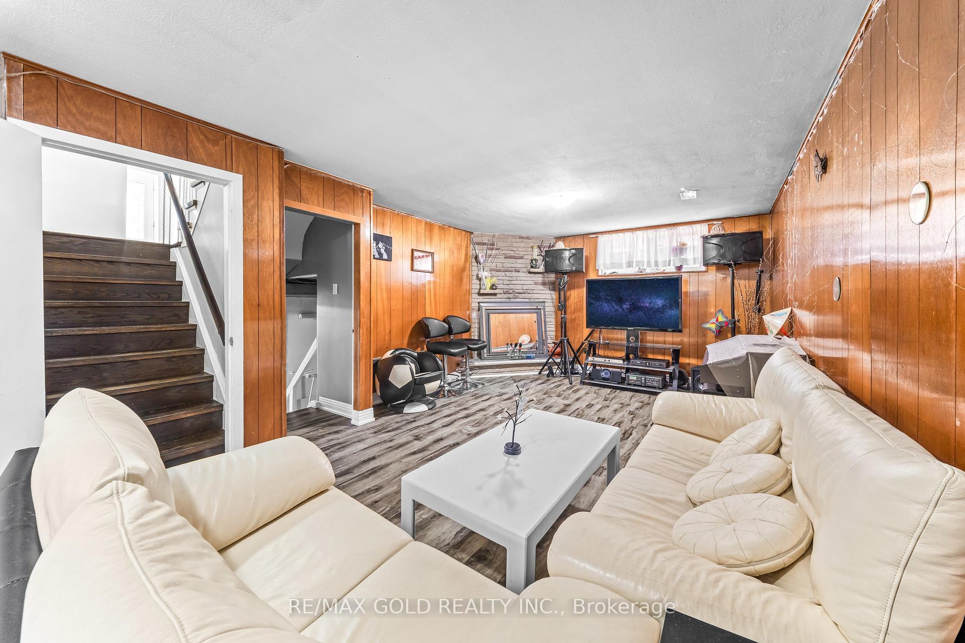 Photo 19 of 4 Collingdale Road, Etobicoke, Mount Olive-Silverstone-Jamestown — HOMEH