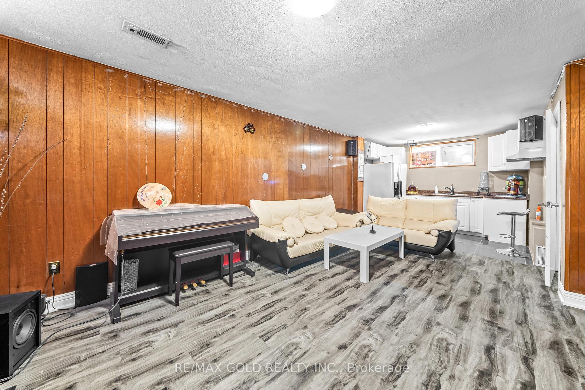 Photo 20 of 4 Collingdale Road, Etobicoke, Mount Olive-Silverstone-Jamestown — HOMEH