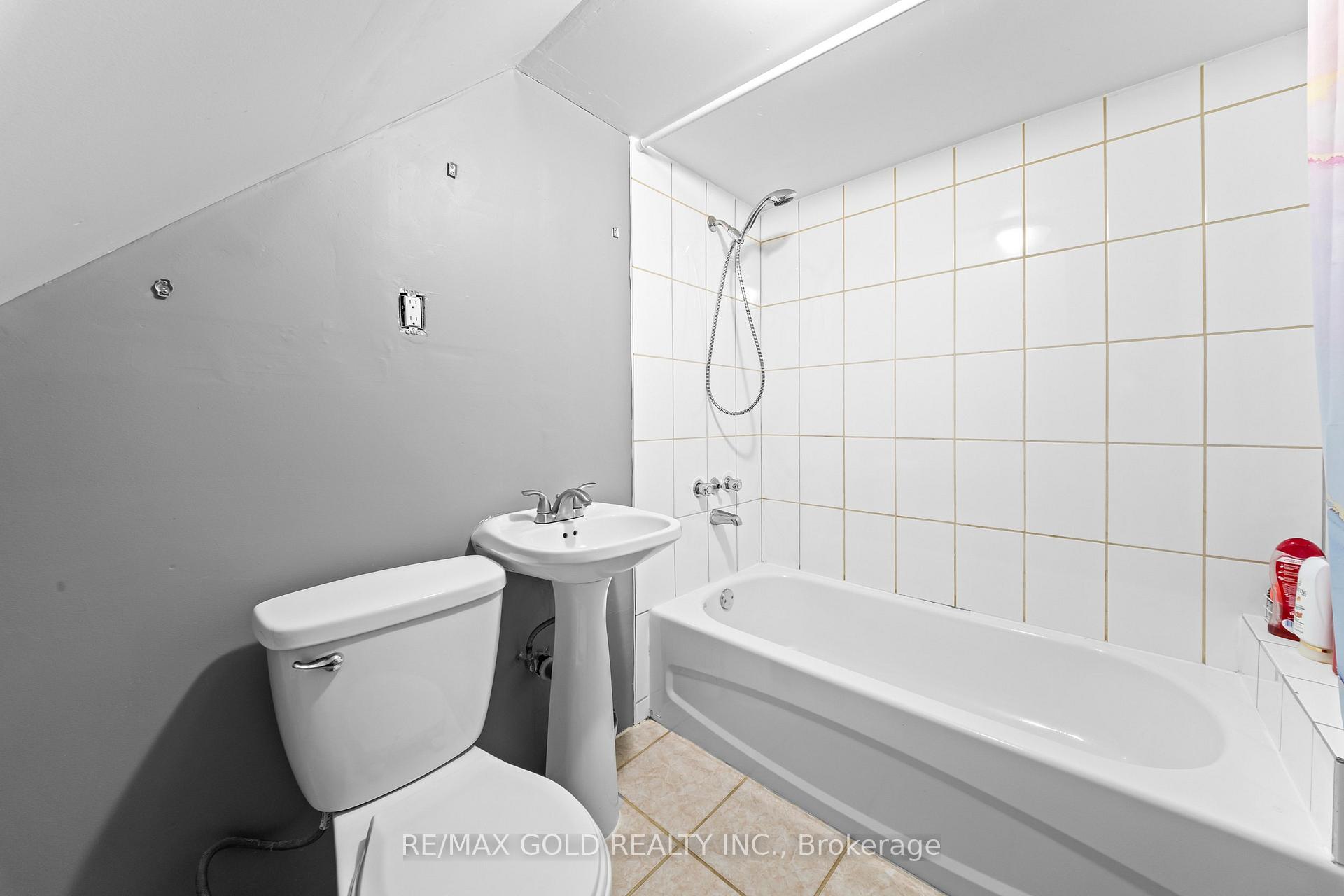Photo 23 of 4 Collingdale Road, Etobicoke, Mount Olive-Silverstone-Jamestown — HOMEH