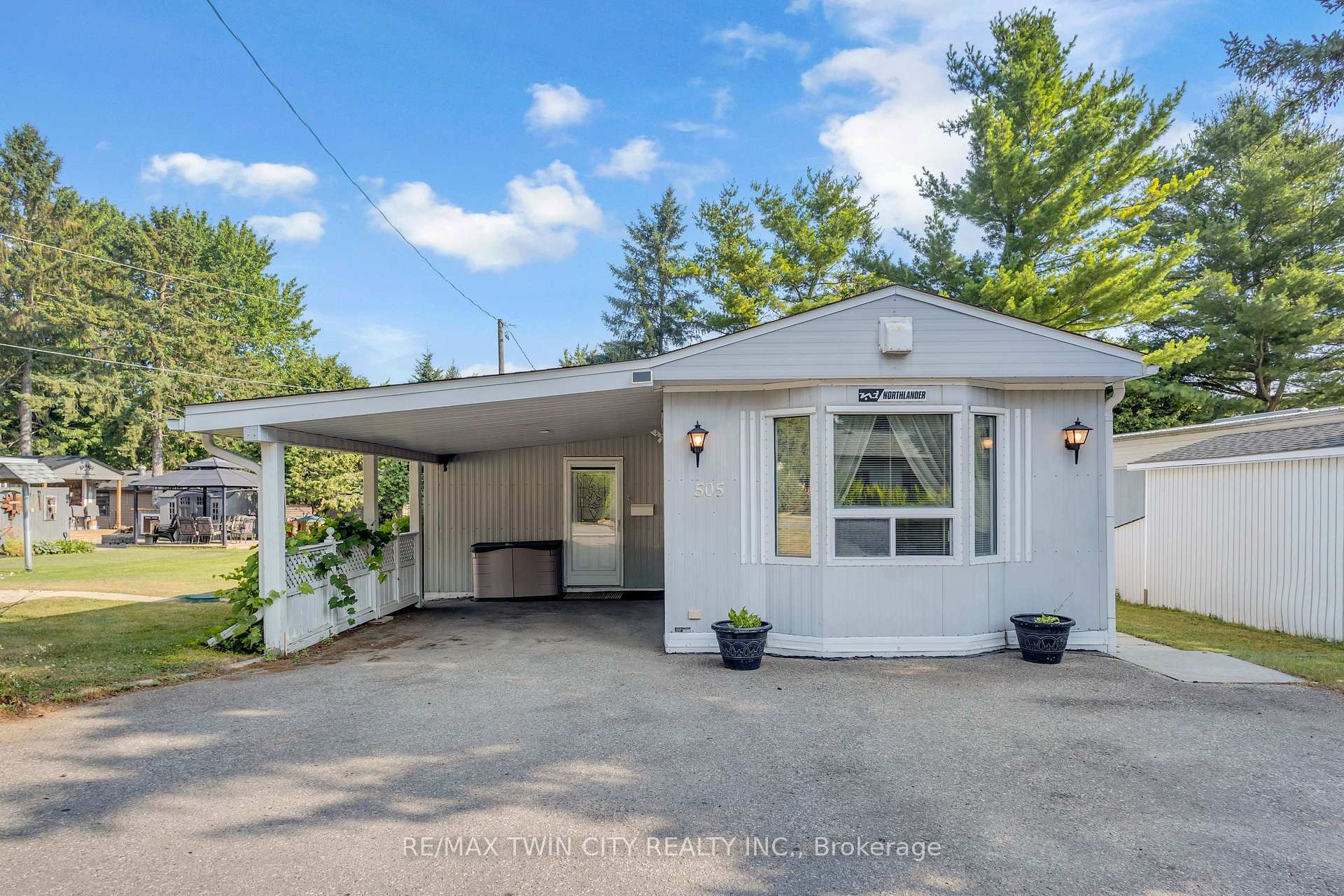 Photo 2 of Unit 505, 673 Brant Waterloo Road, North Dumfries, Ayr — HOMEH
