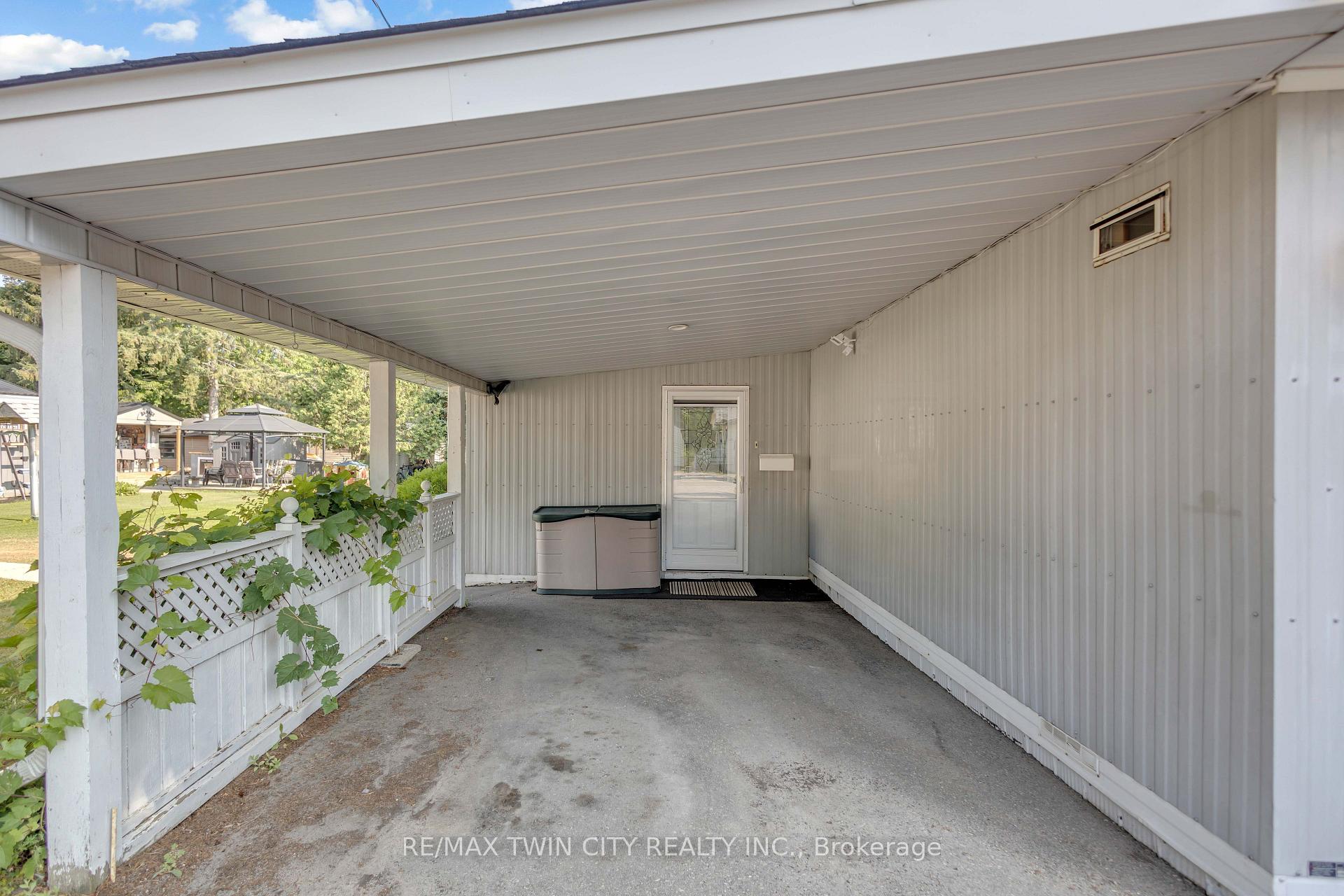 Photo 3 of Unit 505, 673 Brant Waterloo Road, North Dumfries, Ayr — HOMEH