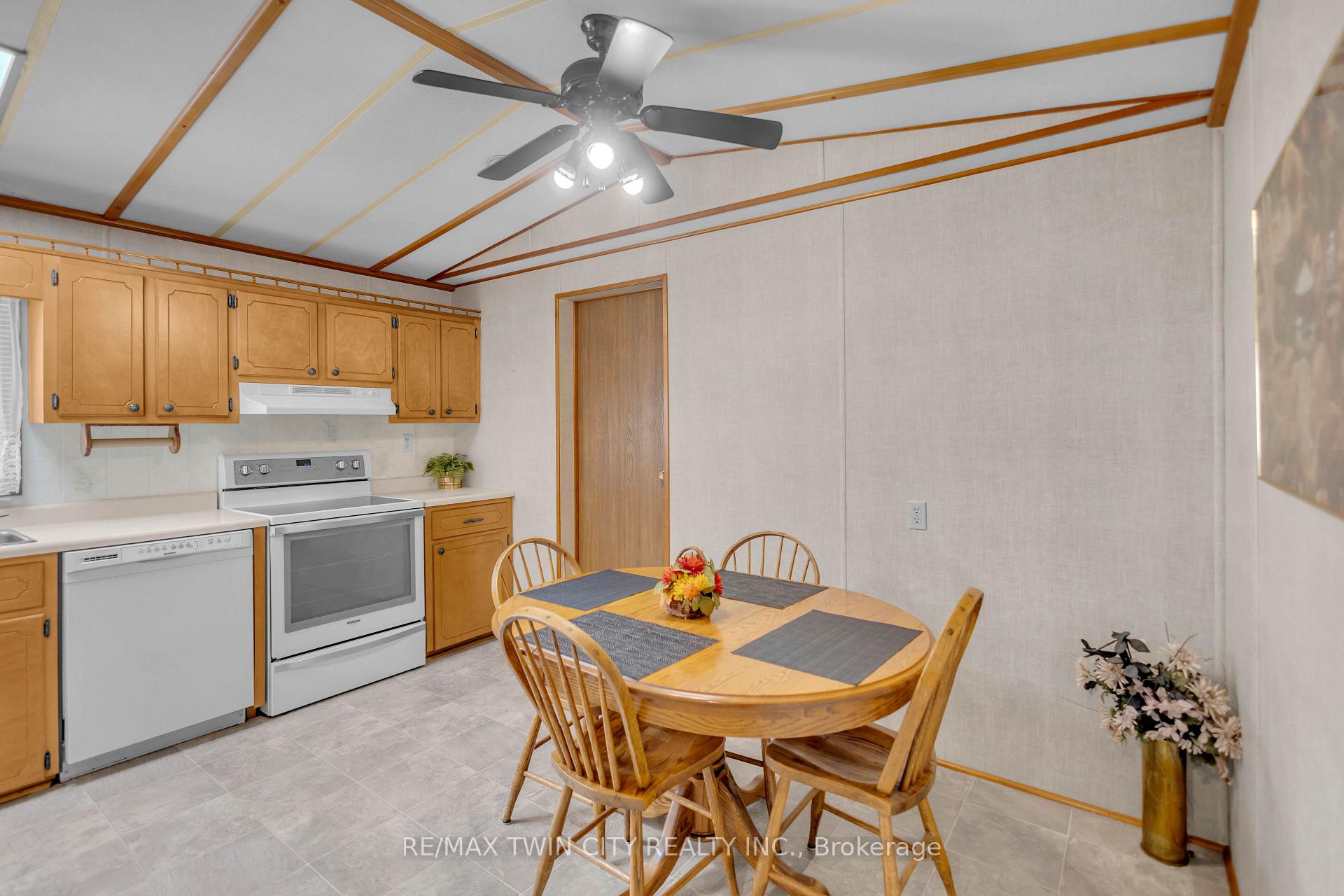 Photo 6 of Unit 505, 673 Brant Waterloo Road, North Dumfries, Ayr — HOMEH