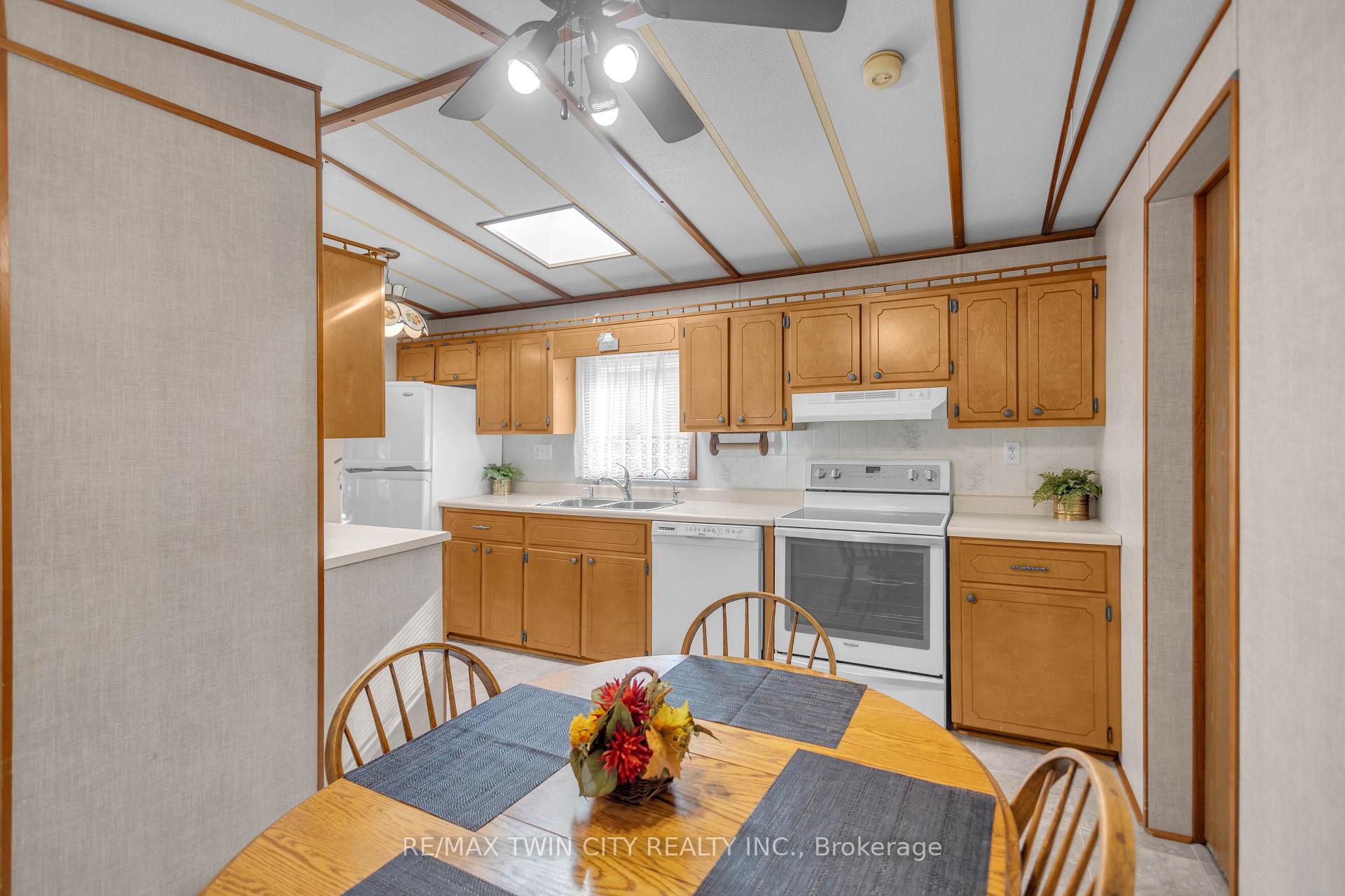Photo 7 of Unit 505, 673 Brant Waterloo Road, North Dumfries, Ayr — HOMEH