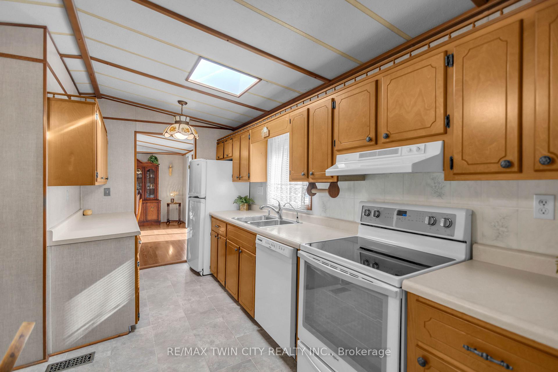 Photo 8 of Unit 505, 673 Brant Waterloo Road, North Dumfries, Ayr — HOMEH