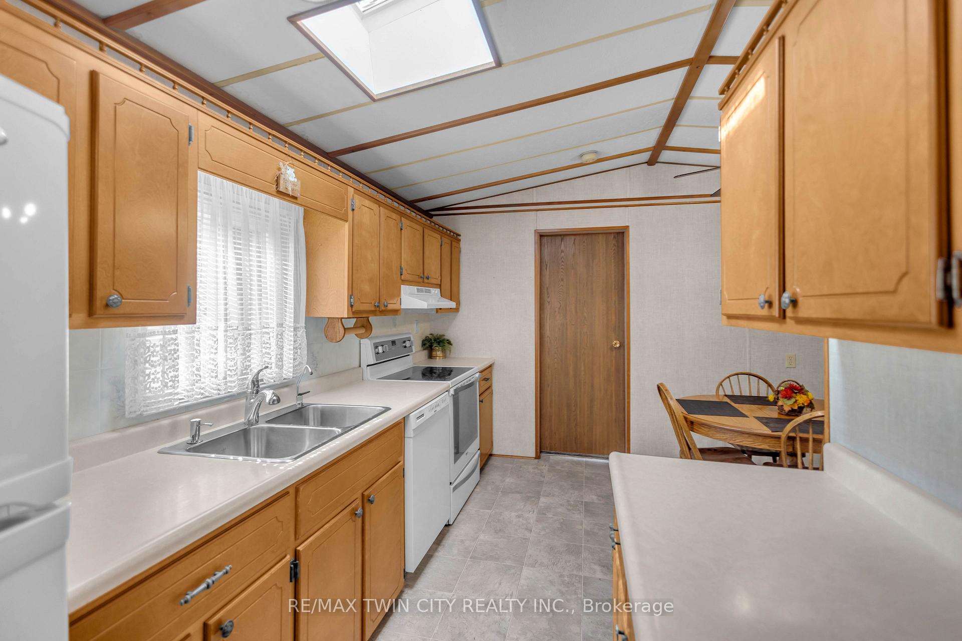 Photo 9 of Unit 505, 673 Brant Waterloo Road, North Dumfries, Ayr — HOMEH