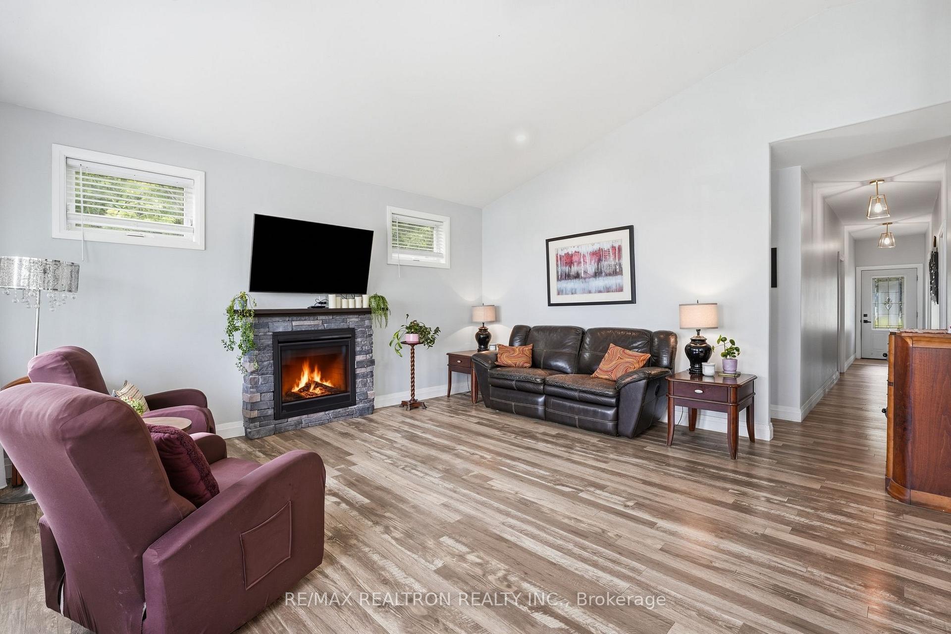 Photo 9 of 1050 Wisker Avenue, Innisfil, Rural Innisfil — HOMEH