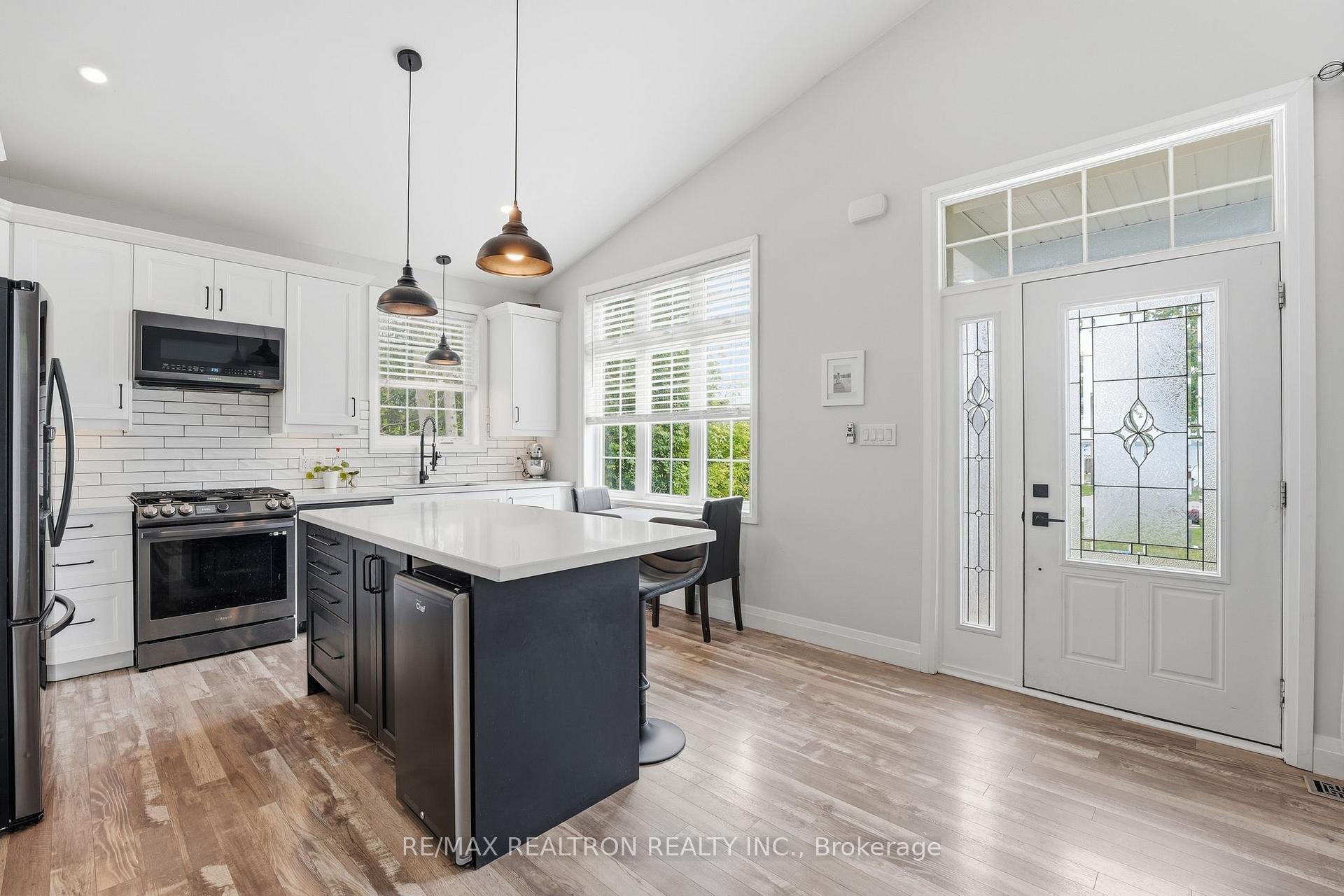Photo 14 of 1050 Wisker Avenue, Innisfil, Rural Innisfil — HOMEH