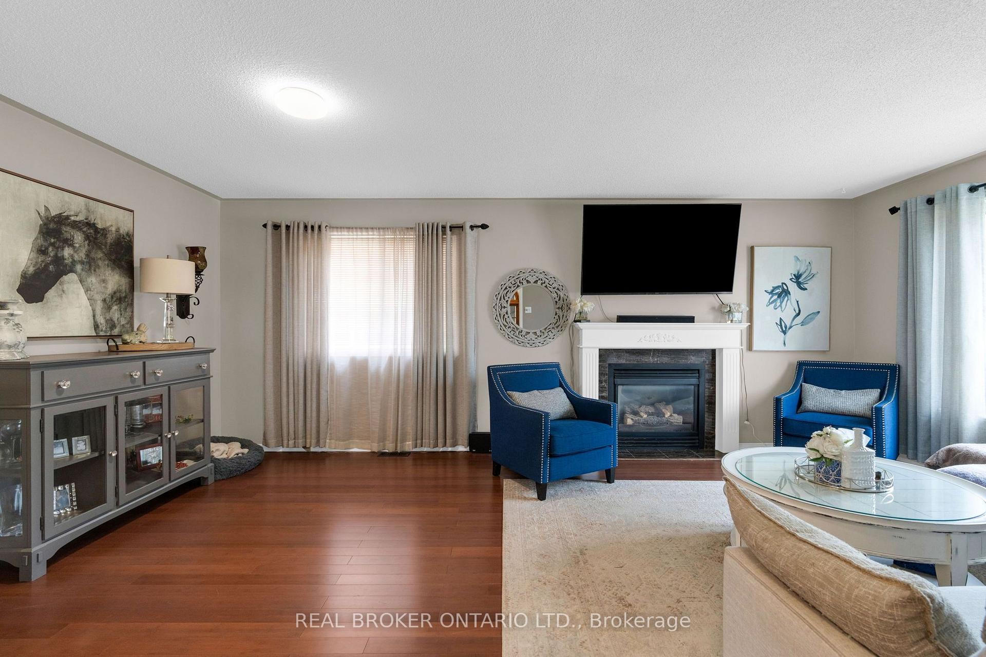 Photo 4 of 10 Wismer Avenue, Barrie, Northwest — HOMEH