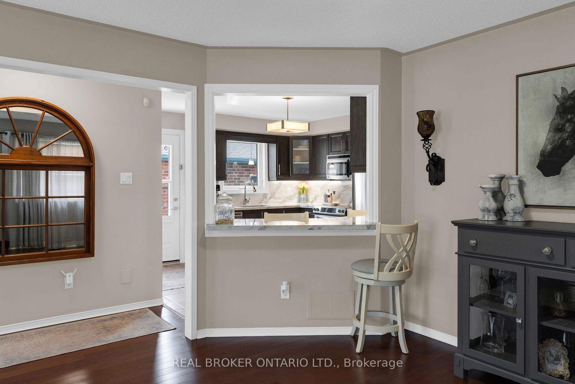 Photo 8 of 10 Wismer Avenue, Barrie, Northwest — HOMEH