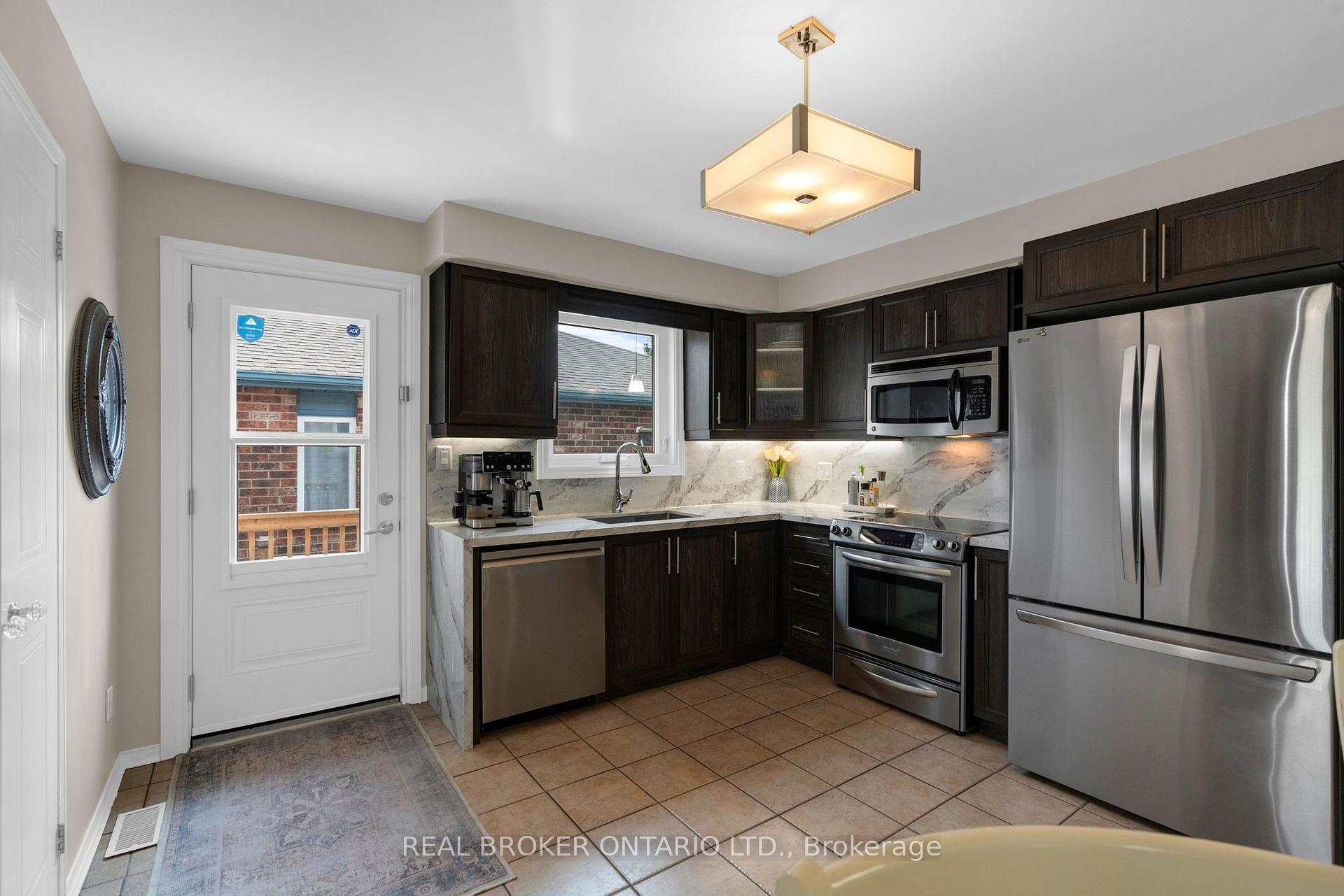 Photo 9 of 10 Wismer Avenue, Barrie, Northwest — HOMEH