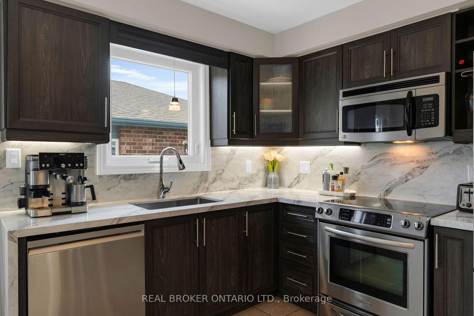 Photo 11 of 10 Wismer Avenue, Barrie, Northwest — HOMEH