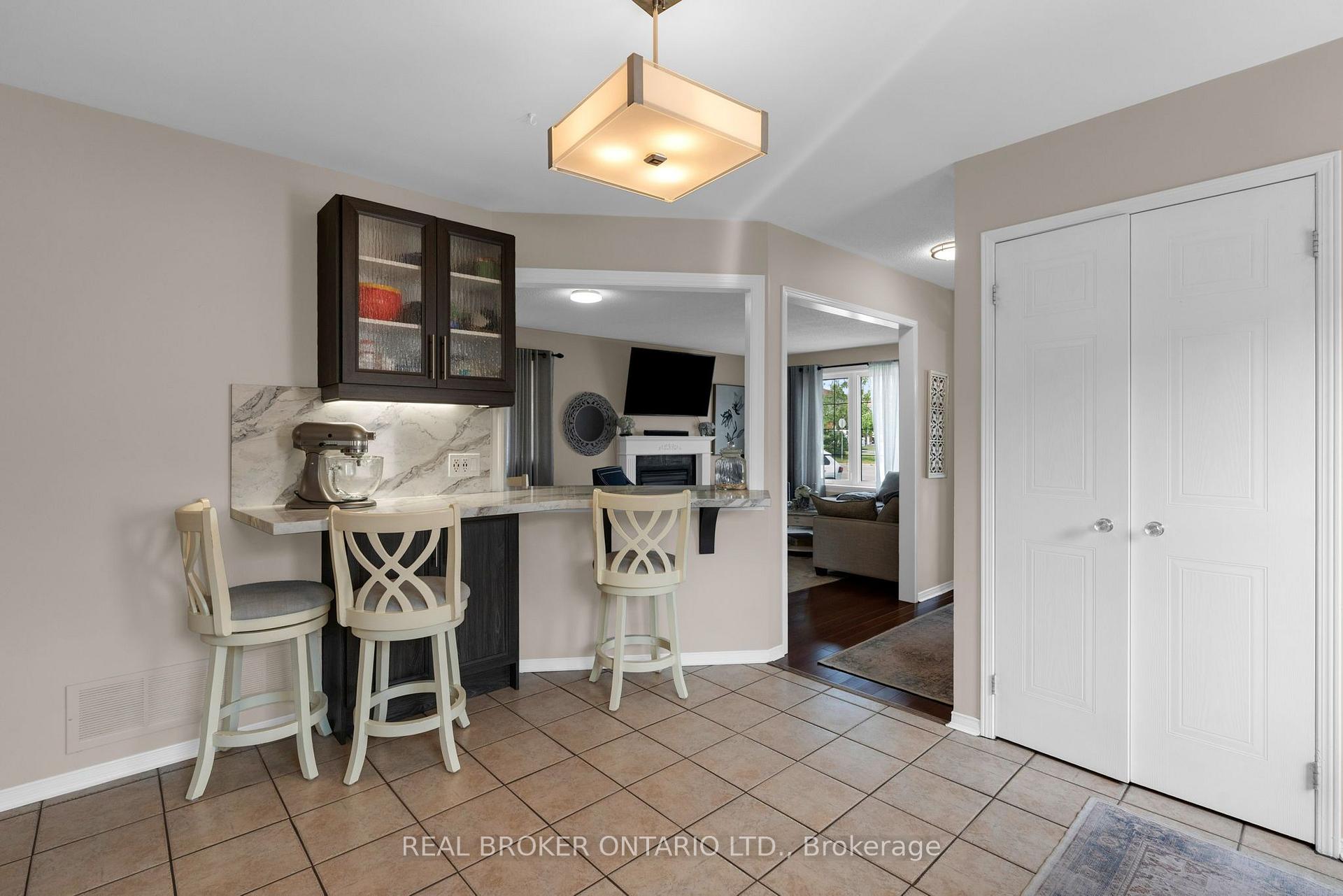 Photo 12 of 10 Wismer Avenue, Barrie, Northwest — HOMEH