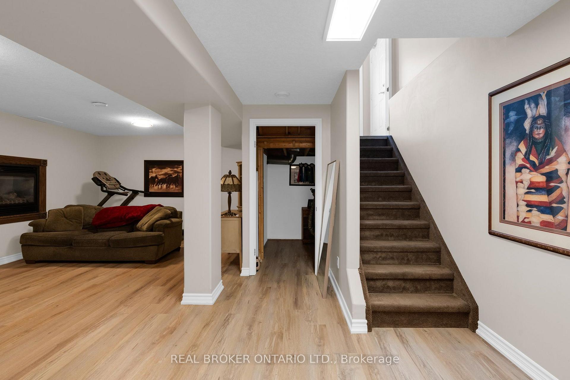 Photo 20 of 10 Wismer Avenue, Barrie, Northwest — HOMEH