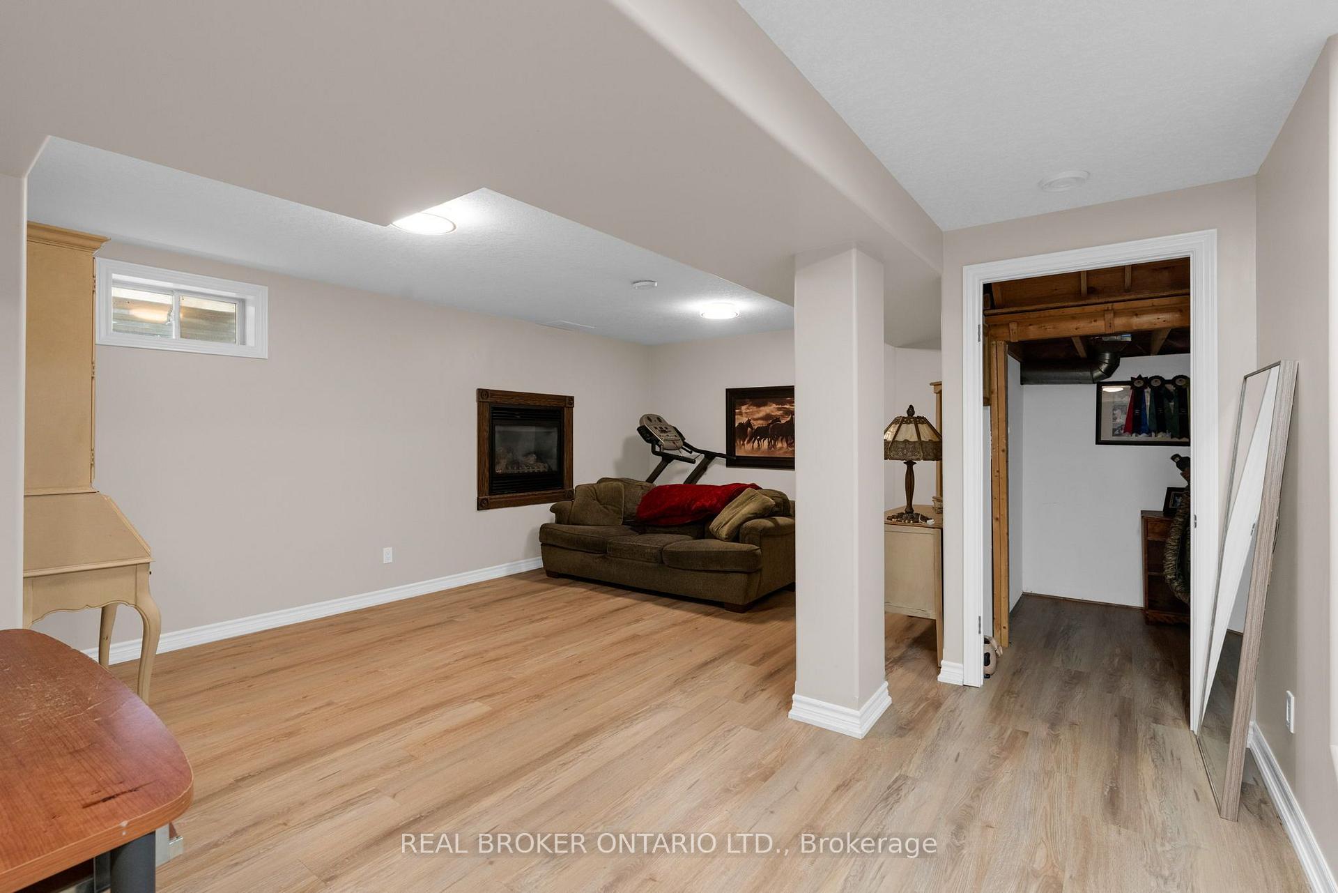 Photo 21 of 10 Wismer Avenue, Barrie, Northwest — HOMEH
