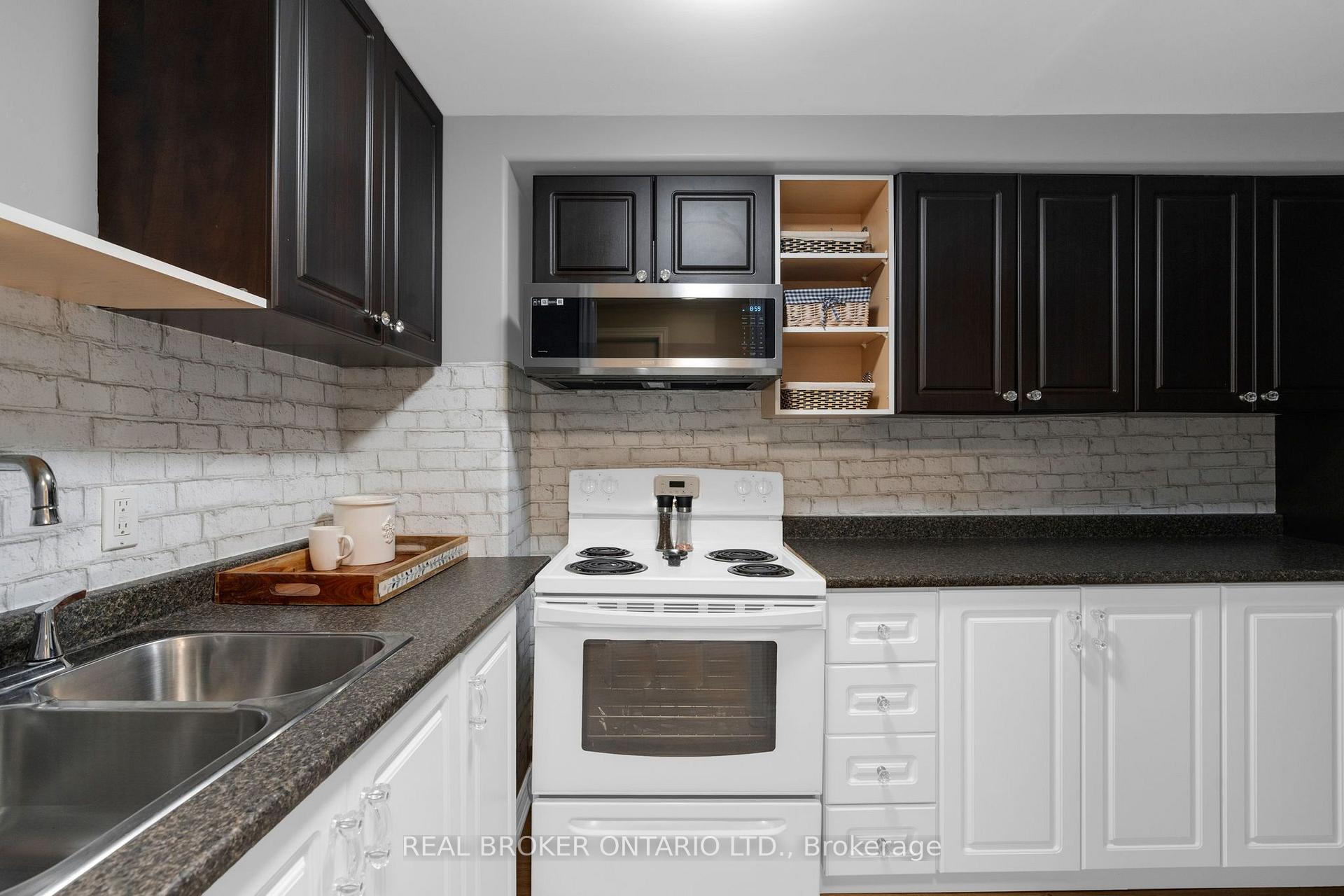 Photo 23 of 10 Wismer Avenue, Barrie, Northwest — HOMEH