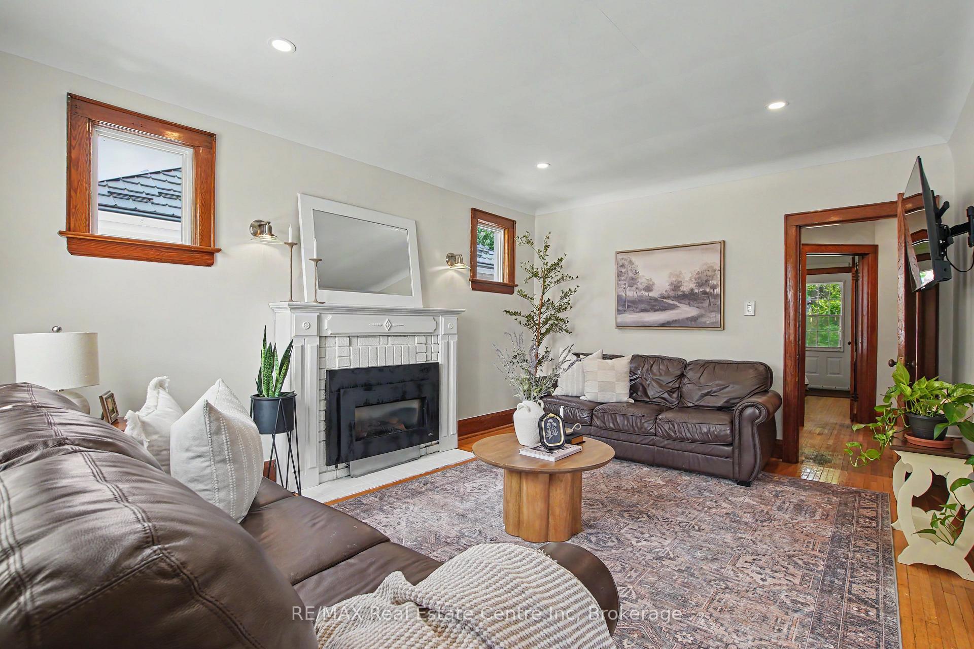 Photo 6 of 15 Elgin Street N, Cambridge, East Galt — HOMEH