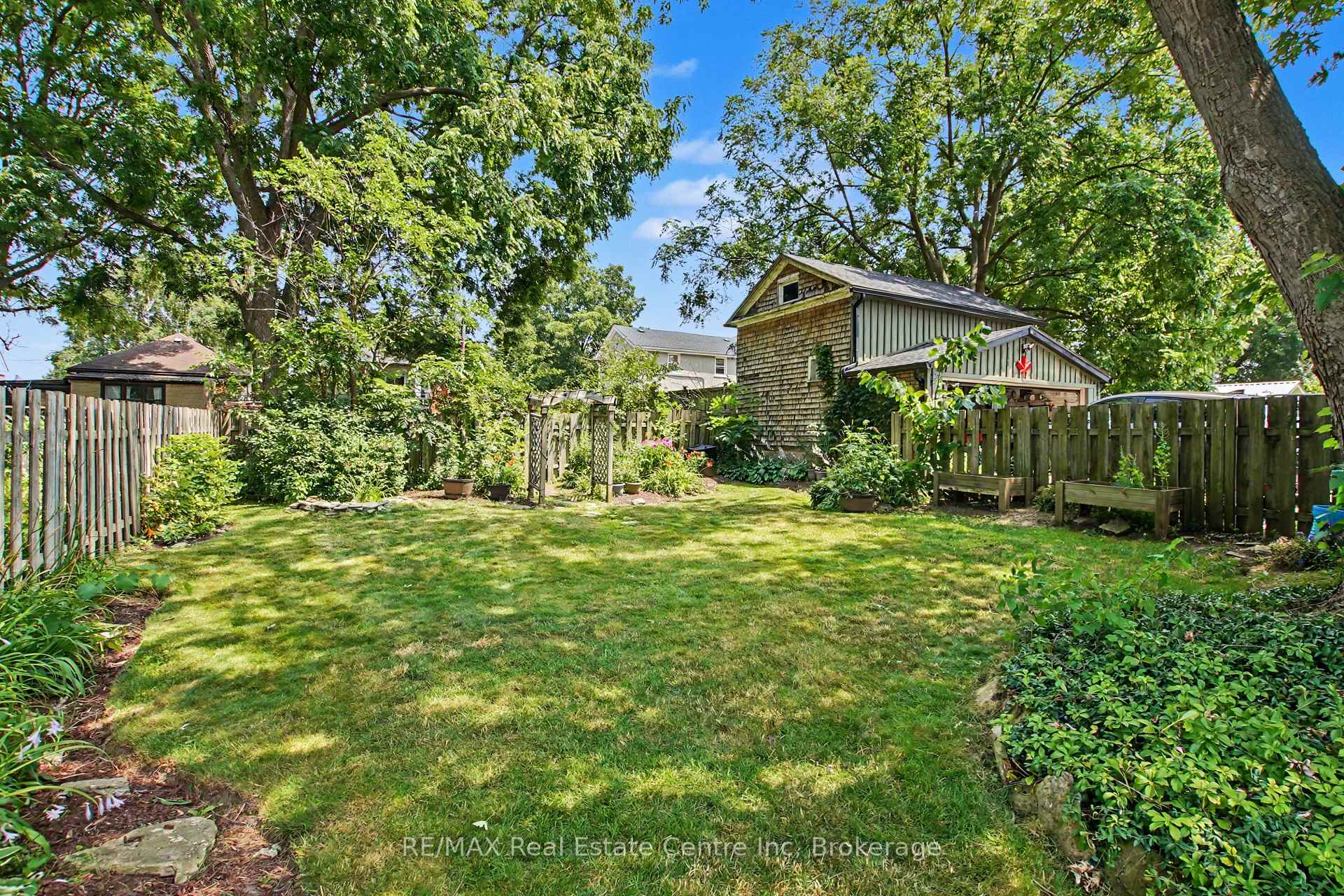 Photo 26 of 15 Elgin Street N, Cambridge, East Galt — HOMEH