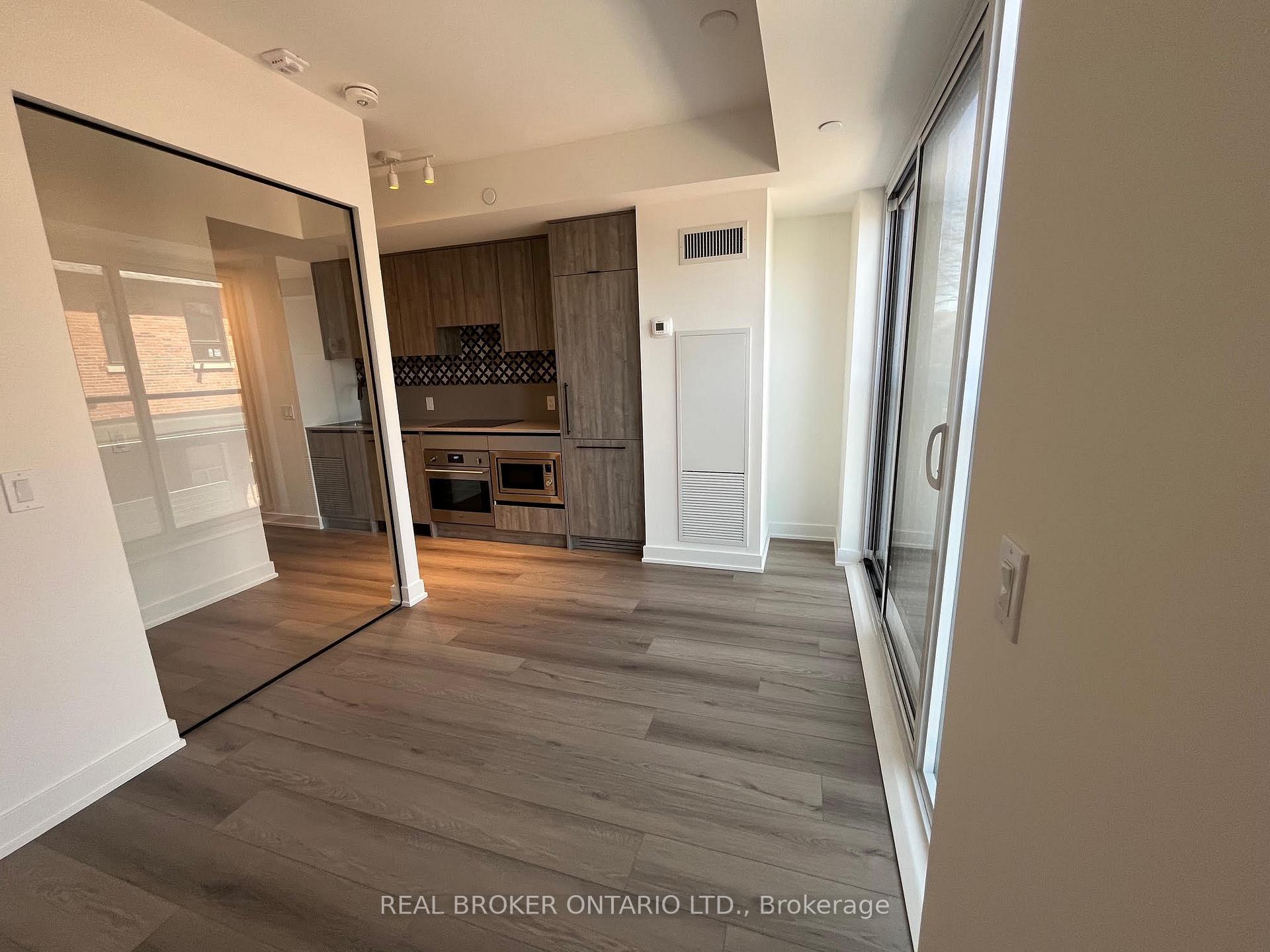 Photo 2 of Unit 218, 5 Lakeview Avenue, Toronto, Trinity-Bellwoods — HOMEH