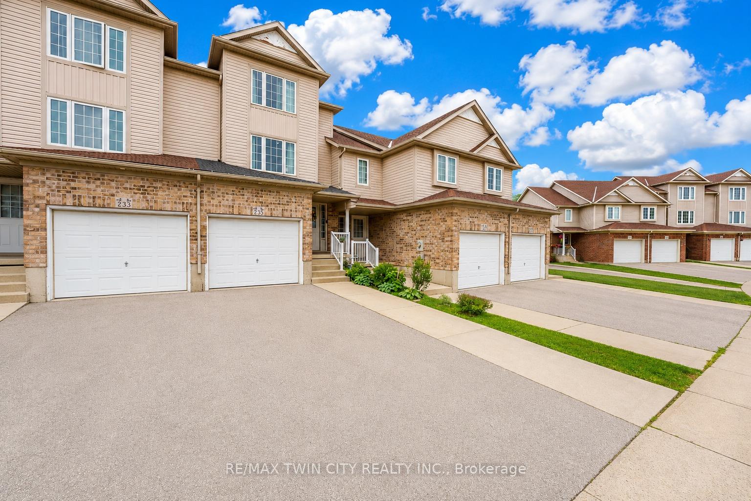 Photo 2 of 235 Red Clover Court, Kitchener, Larentian West — HOMEH