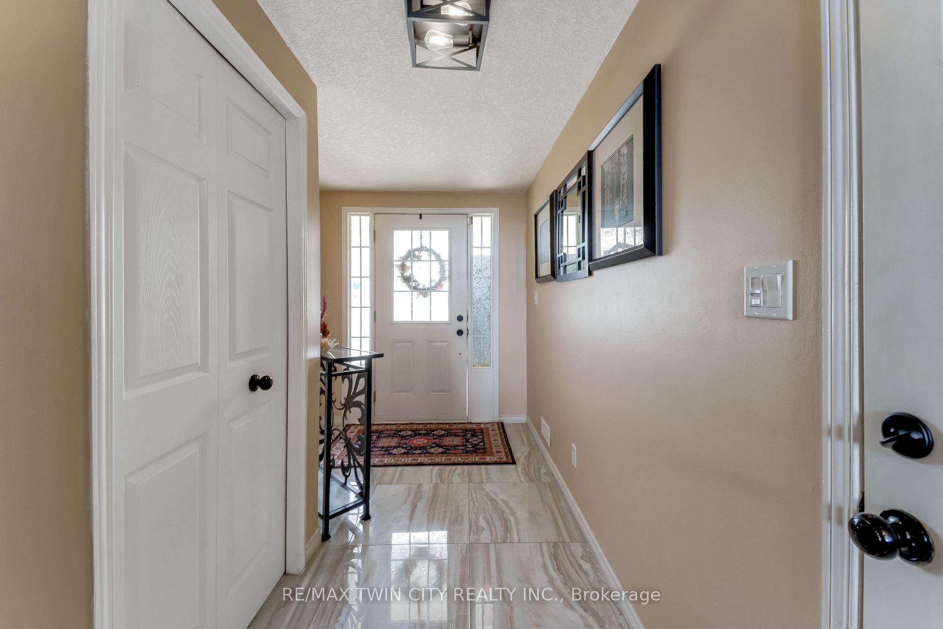 Photo 5 of 235 Red Clover Court, Kitchener, Larentian West — HOMEH