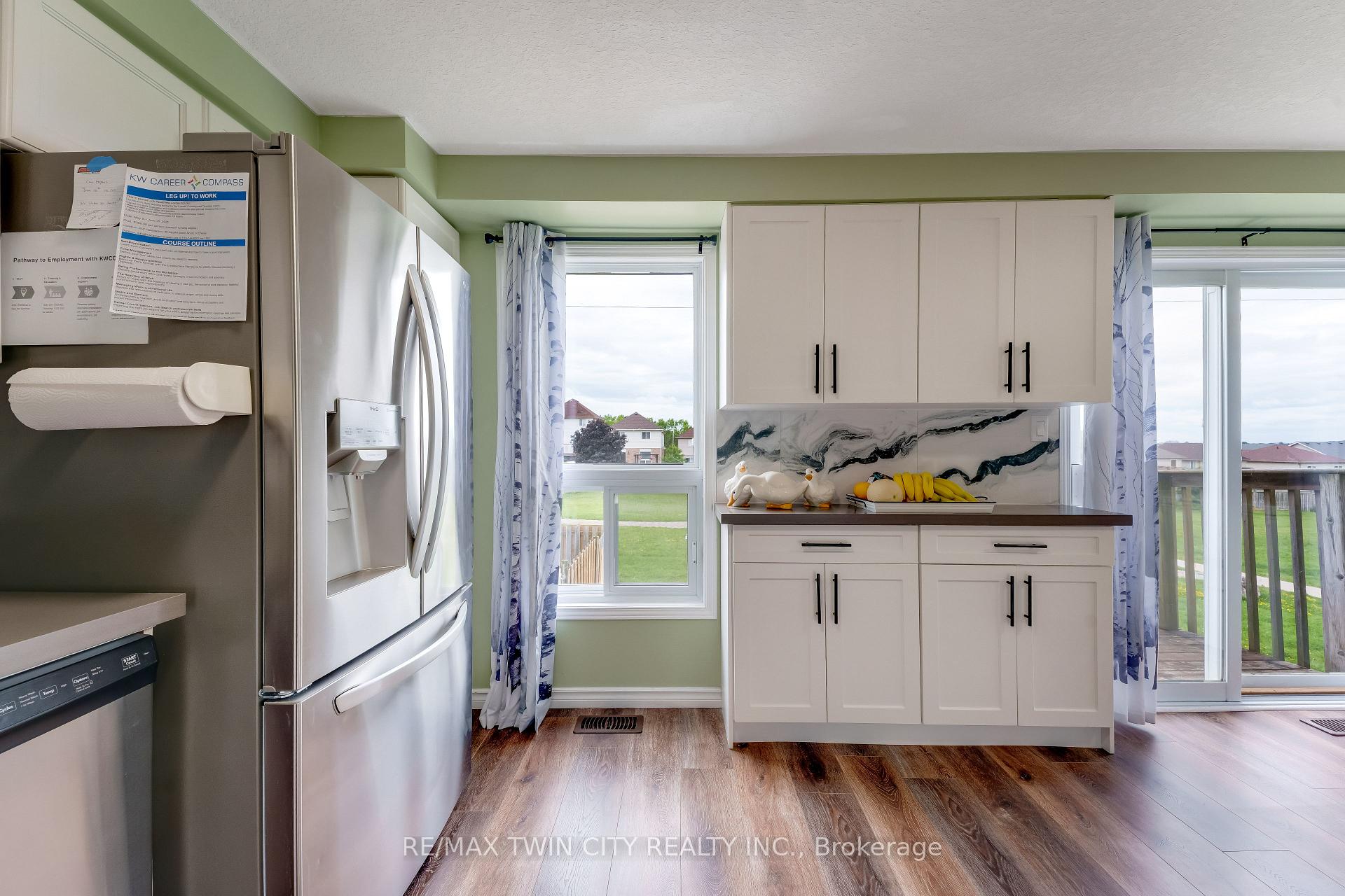 Photo 8 of 235 Red Clover Court, Kitchener, Larentian West — HOMEH