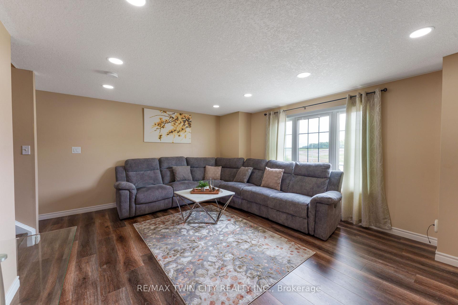Photo 13 of 235 Red Clover Court, Kitchener, Larentian West — HOMEH