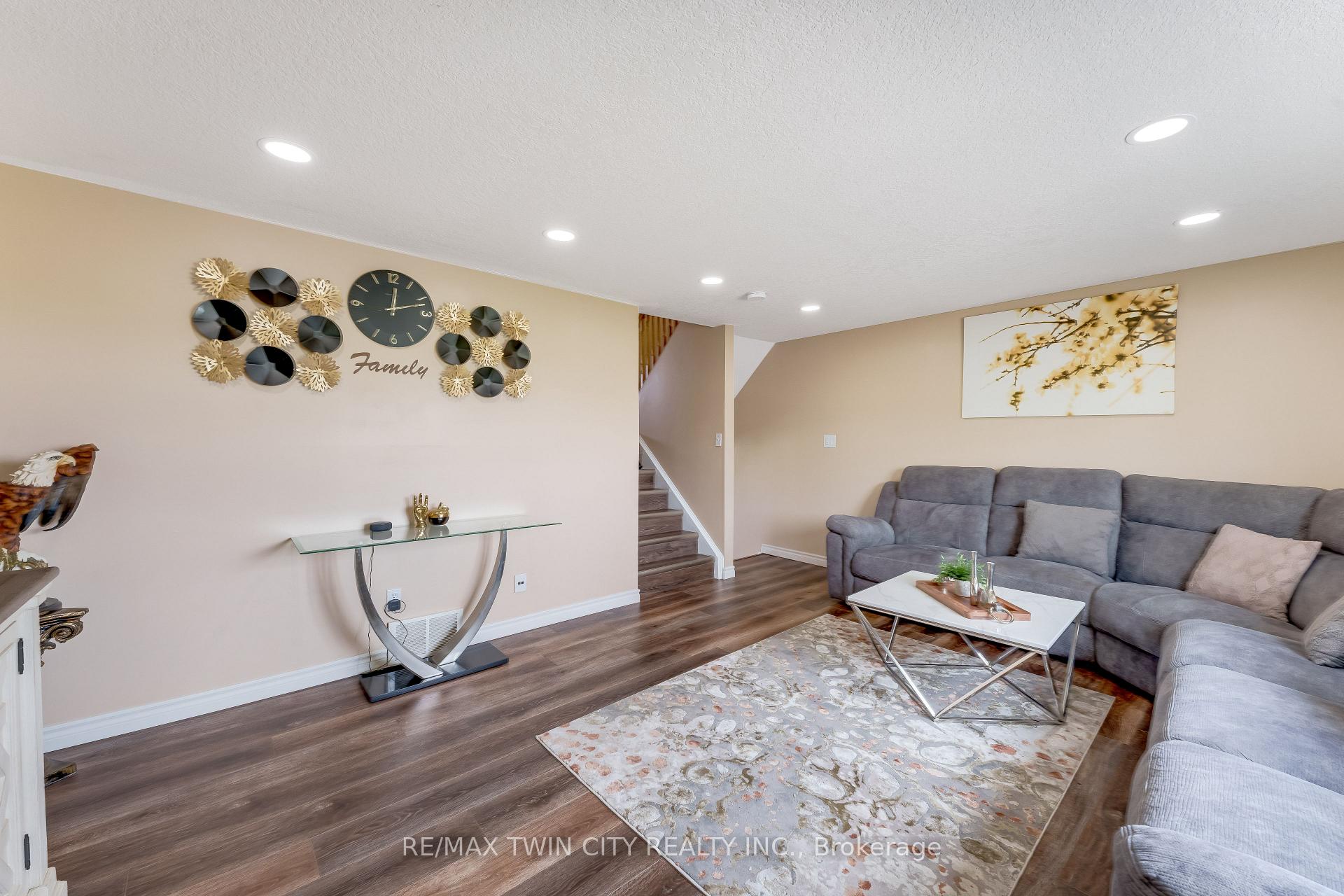 Photo 14 of 235 Red Clover Court, Kitchener, Larentian West — HOMEH
