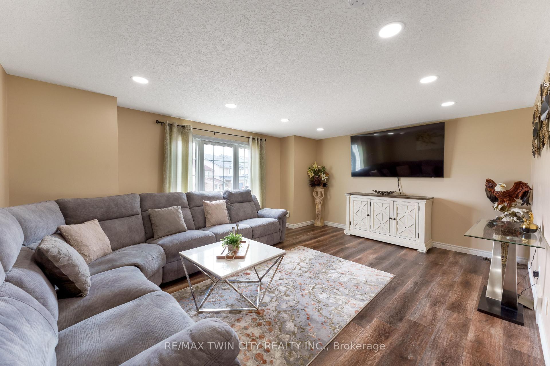 Photo 15 of 235 Red Clover Court, Kitchener, Larentian West — HOMEH