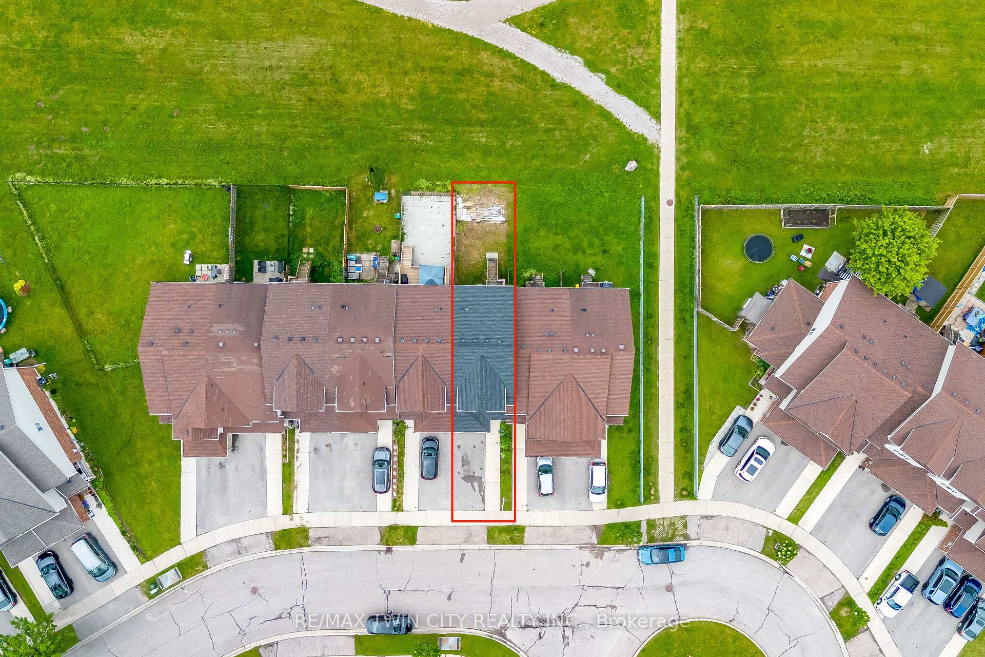 Photo 33 of 235 Red Clover Court, Kitchener, Larentian West — HOMEH