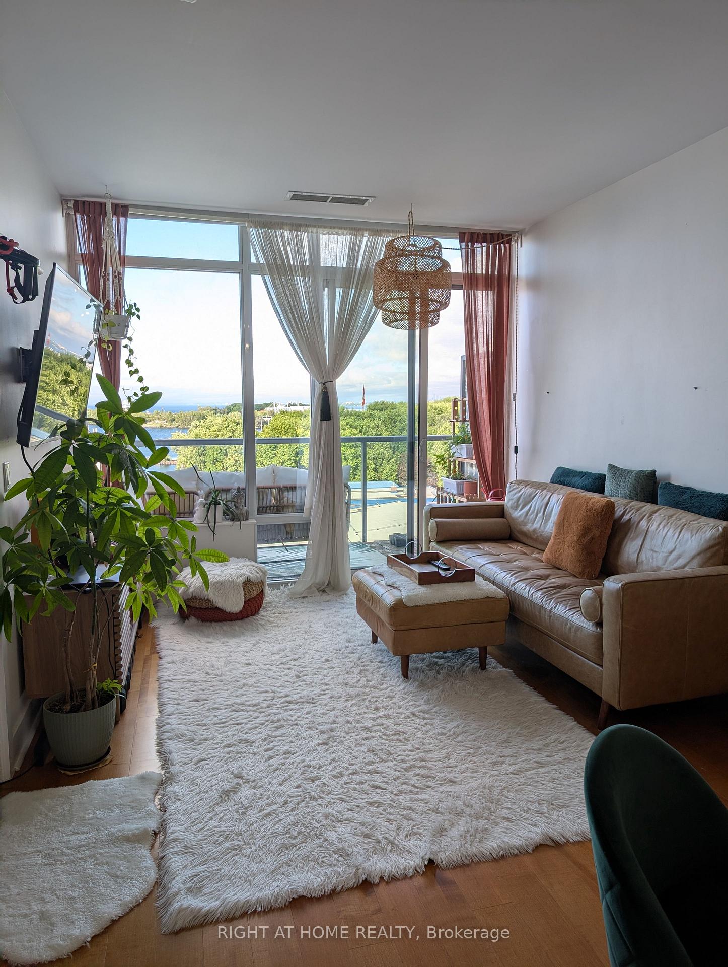 Photo 5 of Unit 823, 90 Stadium Road, Toronto, Niagara — HOMEH