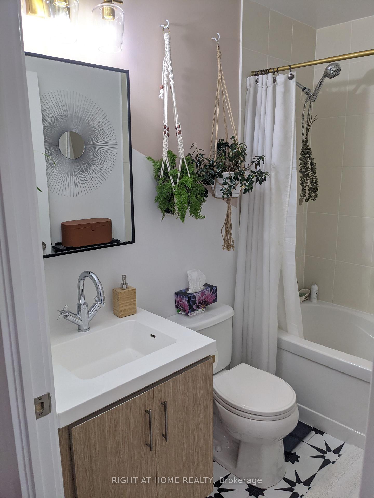 Photo 14 of Unit 823, 90 Stadium Road, Toronto, Niagara — HOMEH