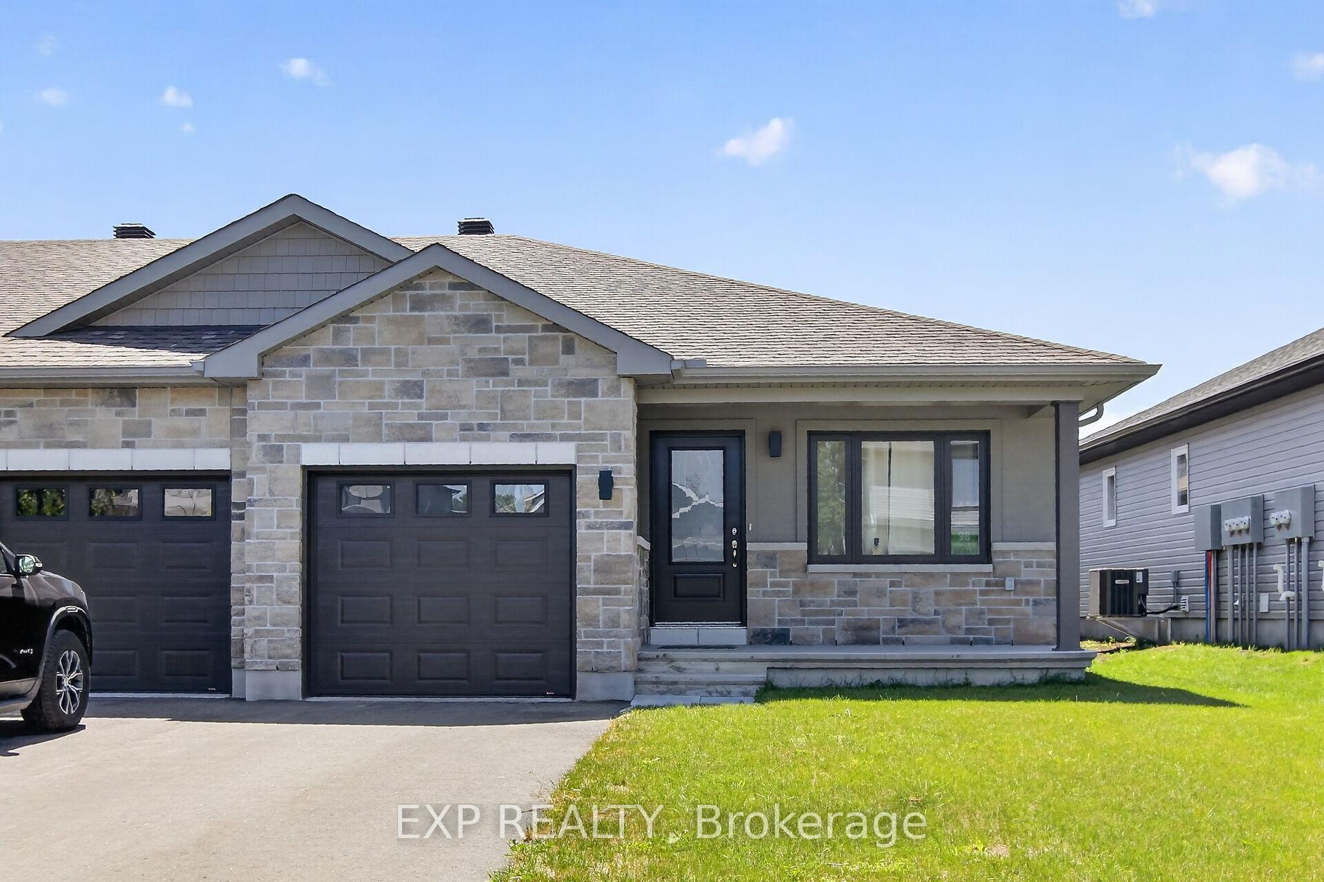 Photo 3 of 98 Seabert Drive, Arnprior, Arnprior — HOMEH