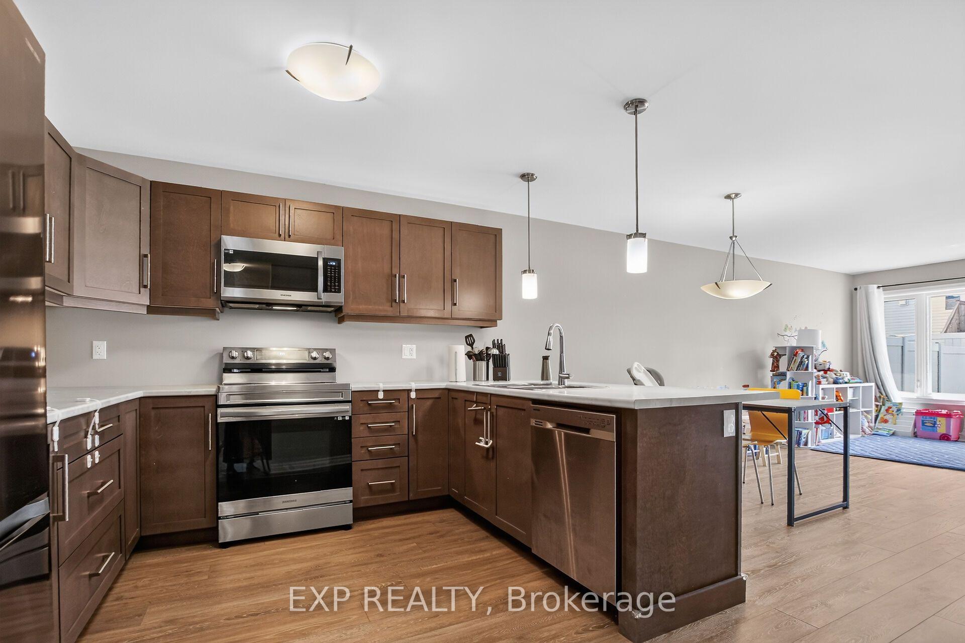 Photo 9 of 98 Seabert Drive, Arnprior, Arnprior — HOMEH