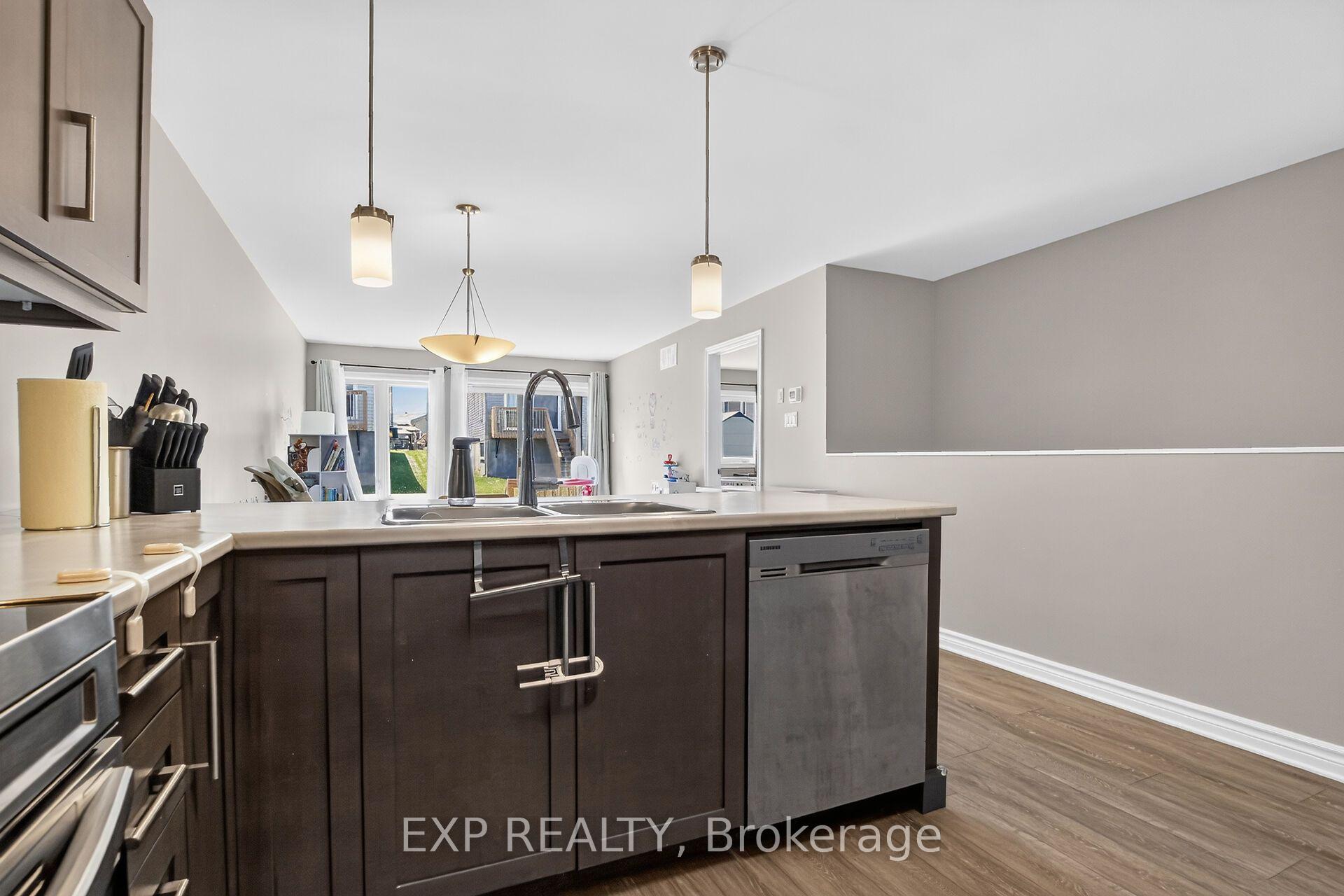 Photo 11 of 98 Seabert Drive, Arnprior, Arnprior — HOMEH