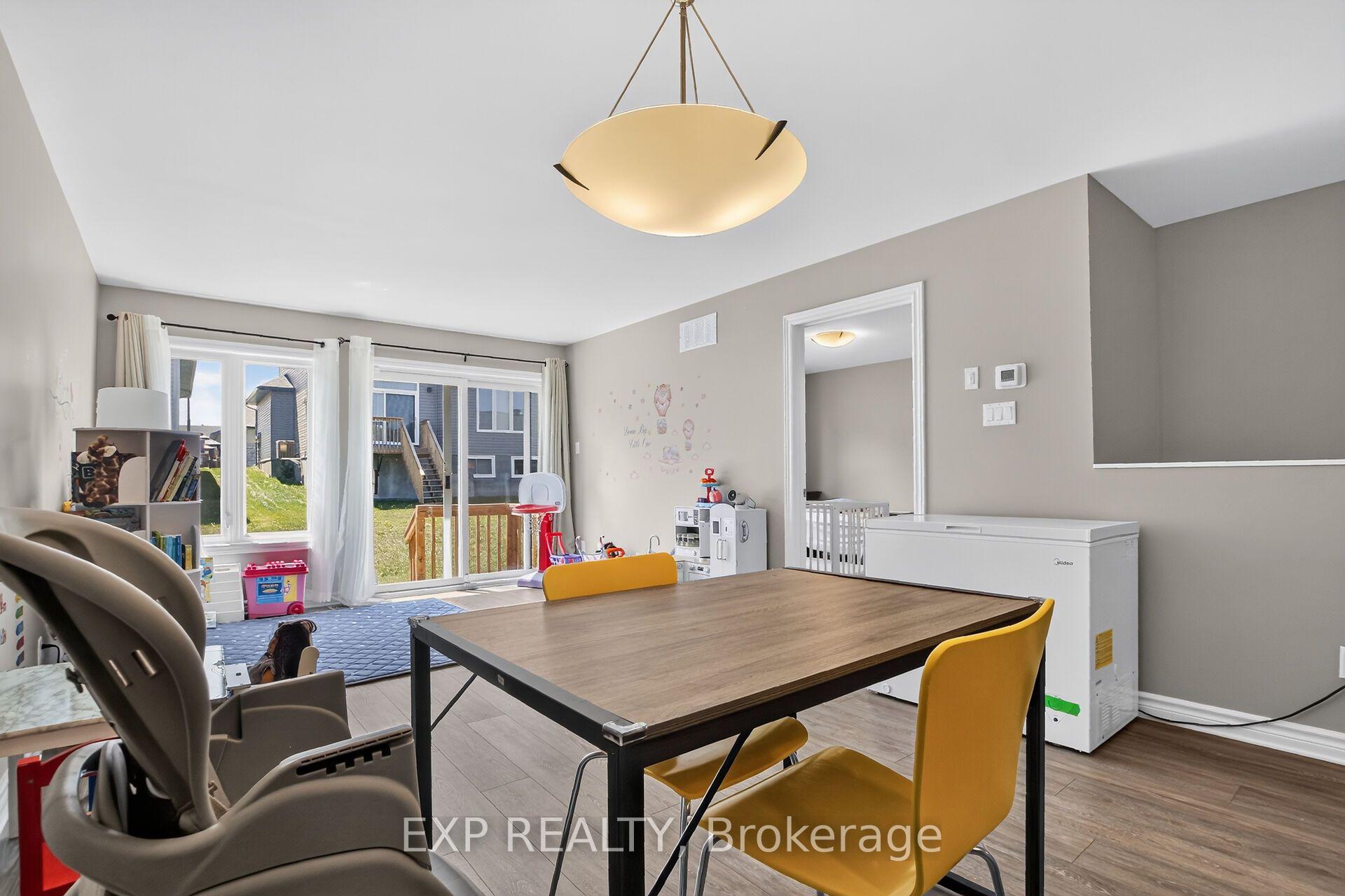 Photo 14 of 98 Seabert Drive, Arnprior, Arnprior — HOMEH