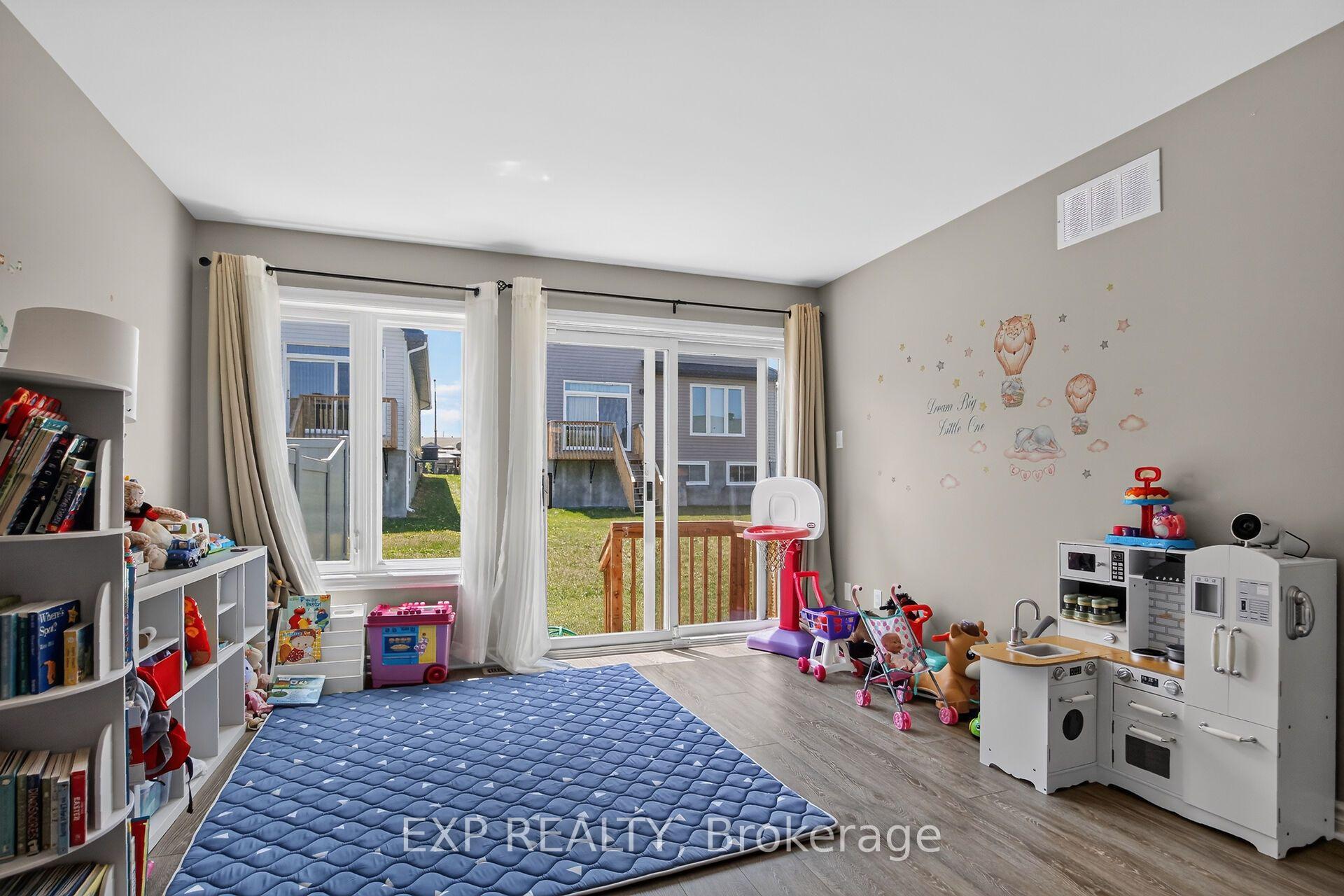 Photo 17 of 98 Seabert Drive, Arnprior, Arnprior — HOMEH